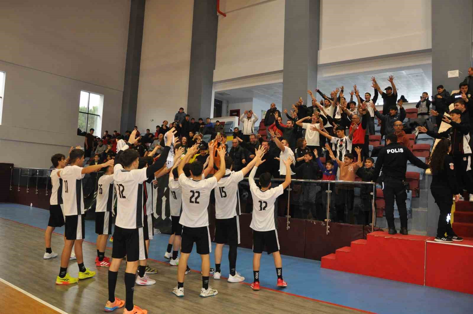 Türkiye’nin Yıldızları Salihli’de parladı: Hentbolda şampiyon Beşiktaş!
Türkiye’nin Yıldızları Salihli’de parladı: Hentbolda şampiyon Beşiktaş!