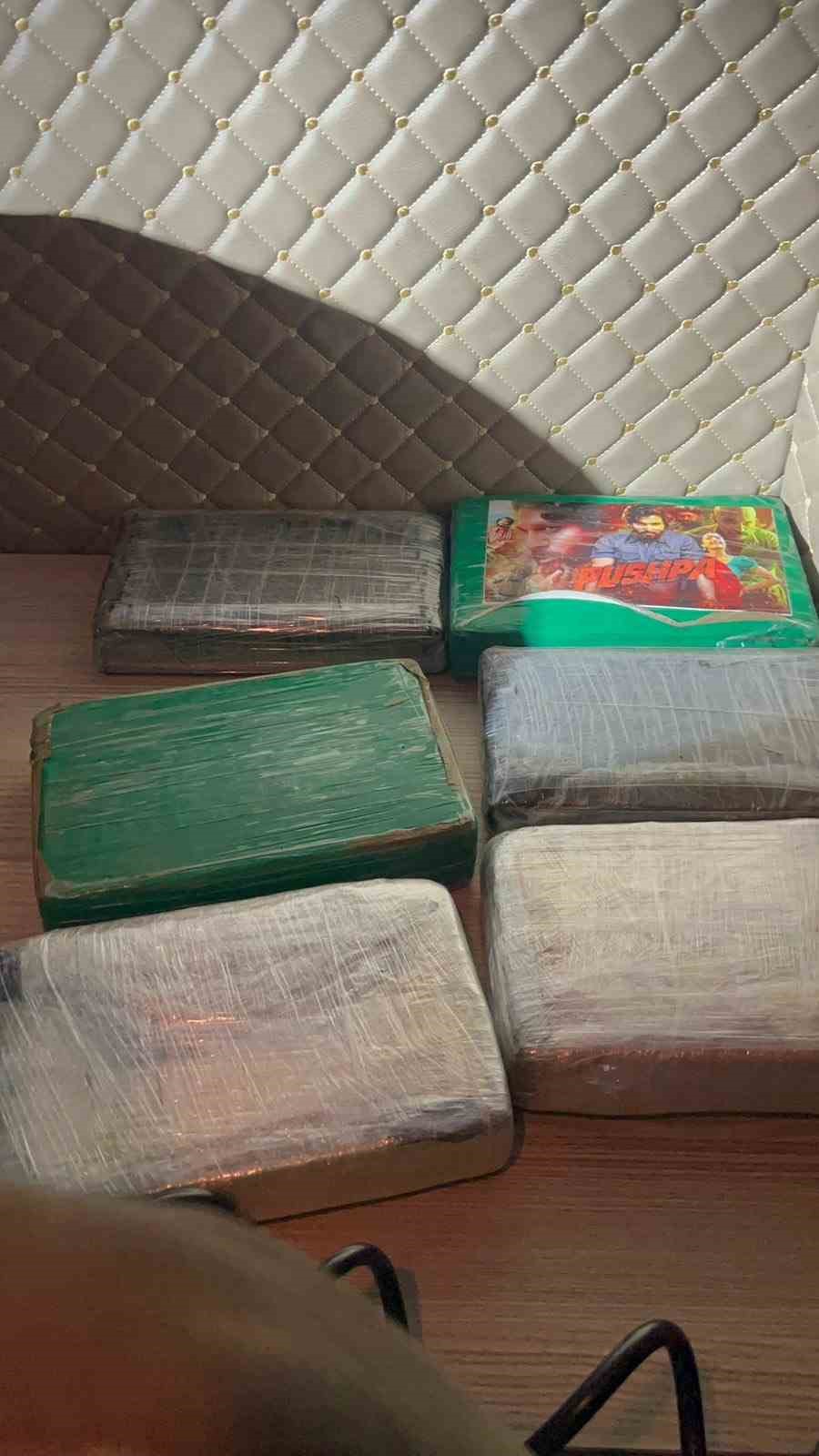 Türkiye’ye sokulmak istenen 11 kilo 180 gram kokain ve 5 kilo altın sınırda yakalandı
