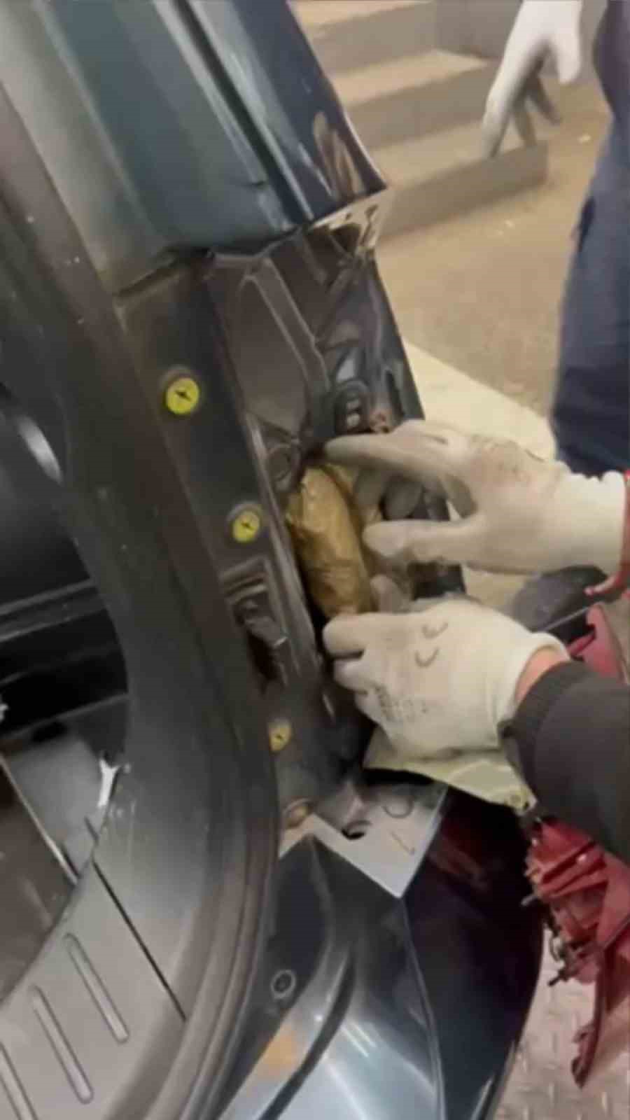 Türkiye’ye sokulmak istenen 45 kilo 760 gram esra sınırda yakalandı
