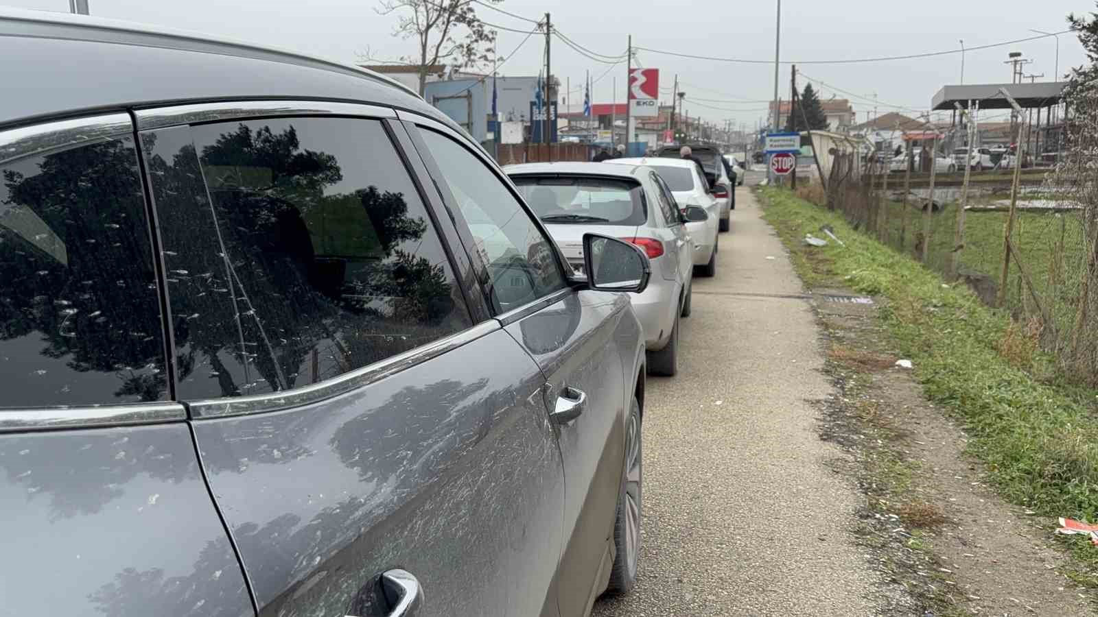 Türkler Yunan sınırında zaman zaman yoğunluk oluşturuyor
