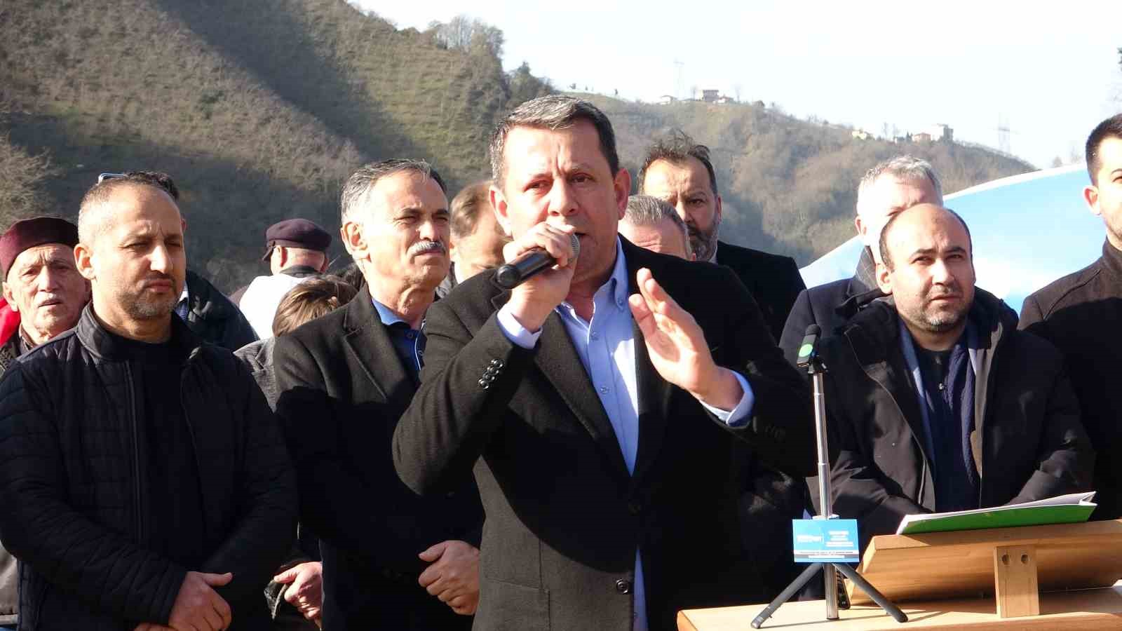 Türkülere konu olan Gelevera Deresi kenarına yapılması planlanan çöp depolama alanına tepki
