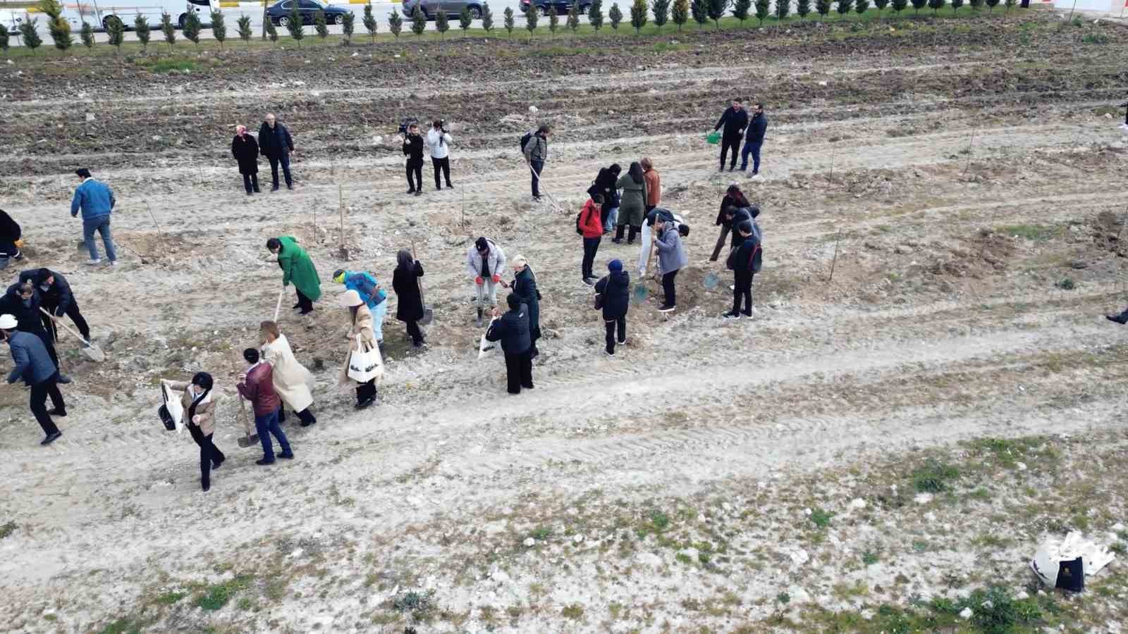 TUSAŞ şehidi Ekici anısına 1000 meyve fidanı toprakla buluşturuldu
