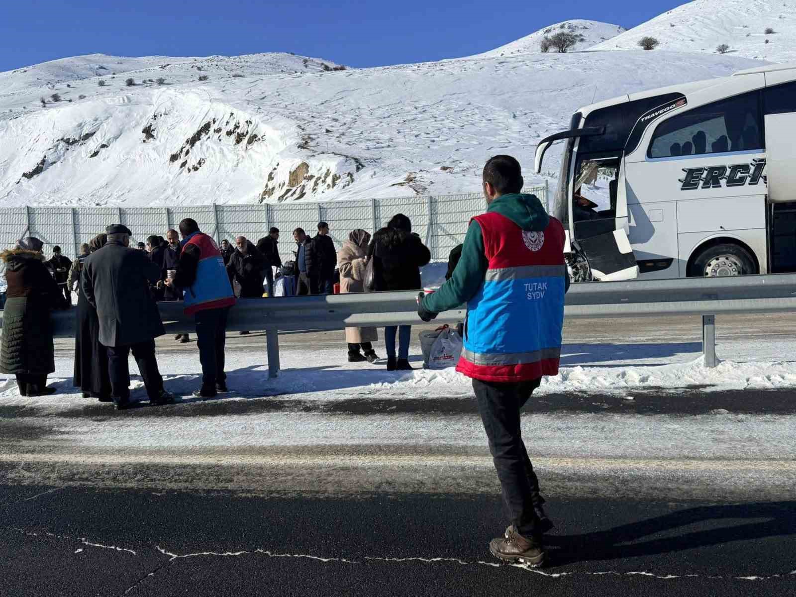 Tutak Kaymakamlığından kazazedelere çorba ikramı
