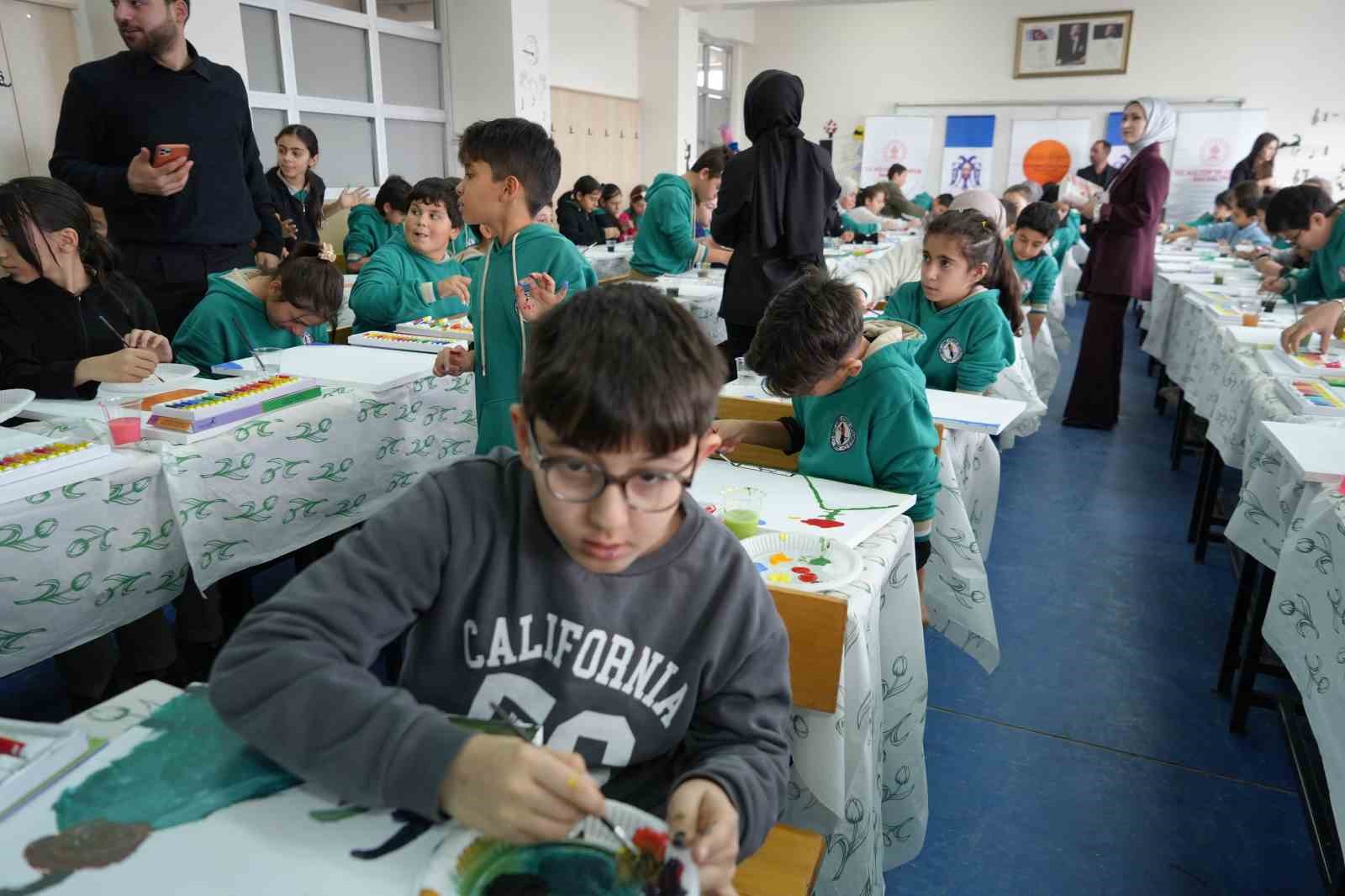 Tuval başında umut: Erzincanlı çocuklar sanatla buluştu
