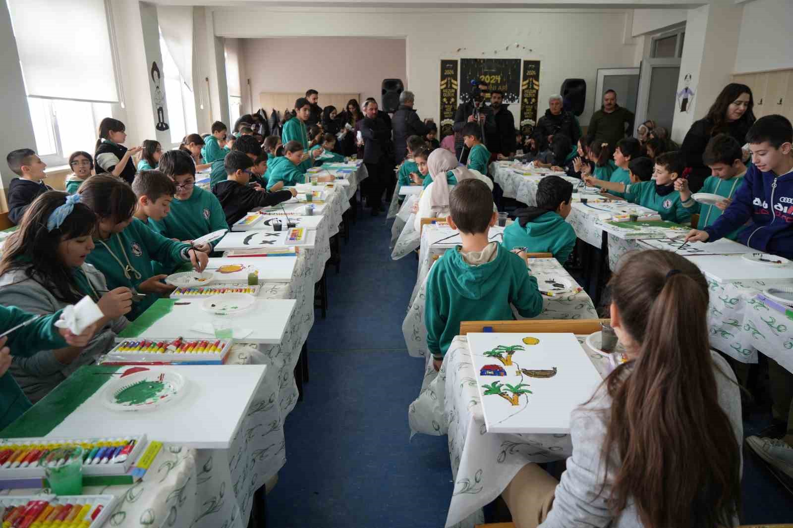 Tuval başında umut: Erzincanlı çocuklar sanatla buluştu
