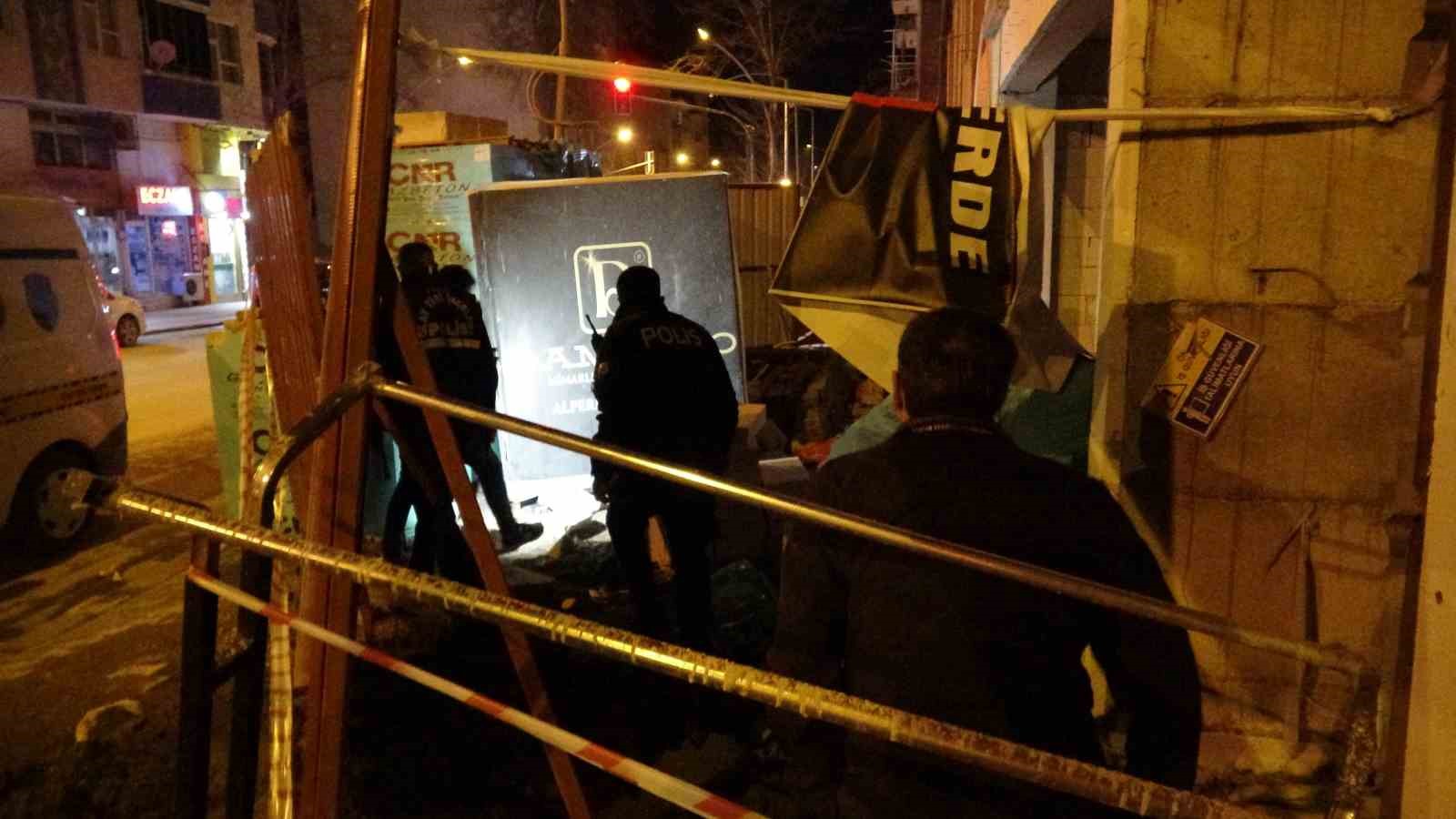 Tuvaletini yapmak için çıktığı inşaattan düşen şahıs ağır yaralandı
