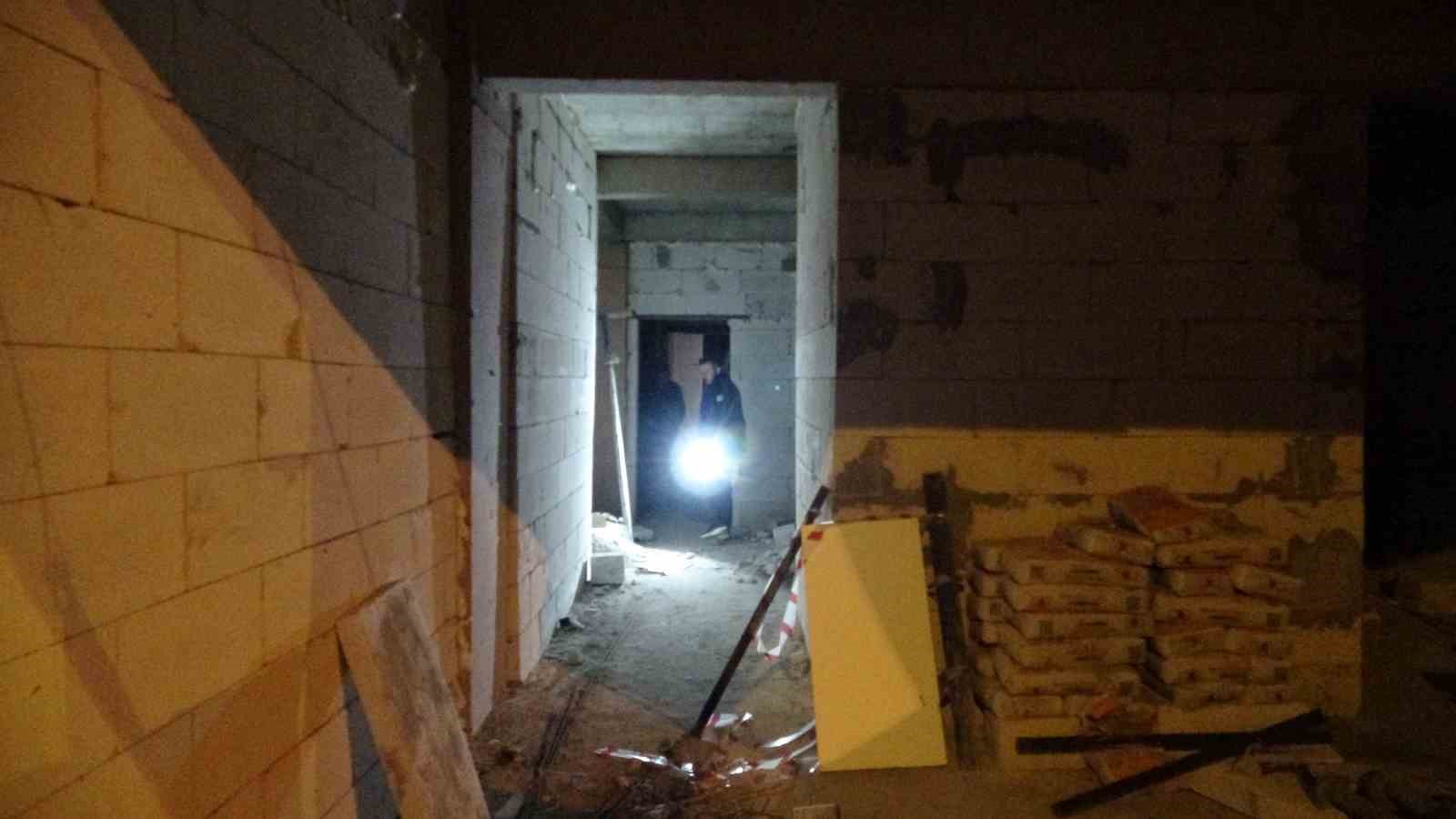 Tuvaletini yapmak için çıktığı inşaattan düşen şahıs ağır yaralandı
