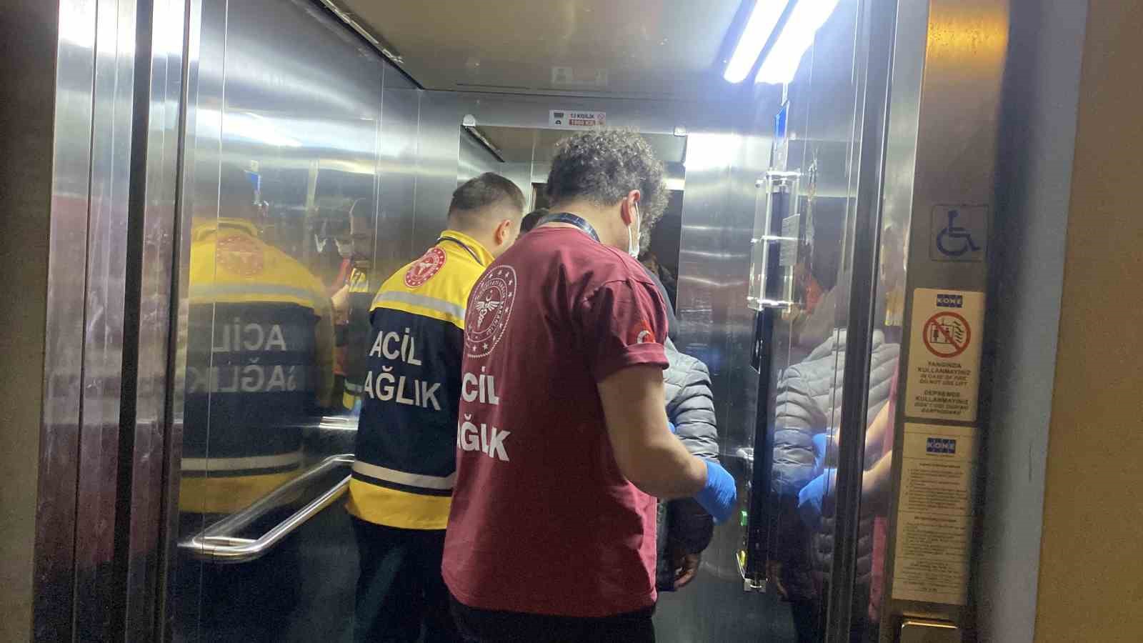 Tuvalette hareketsiz bulundu, uyuduğu ortaya çıktı
