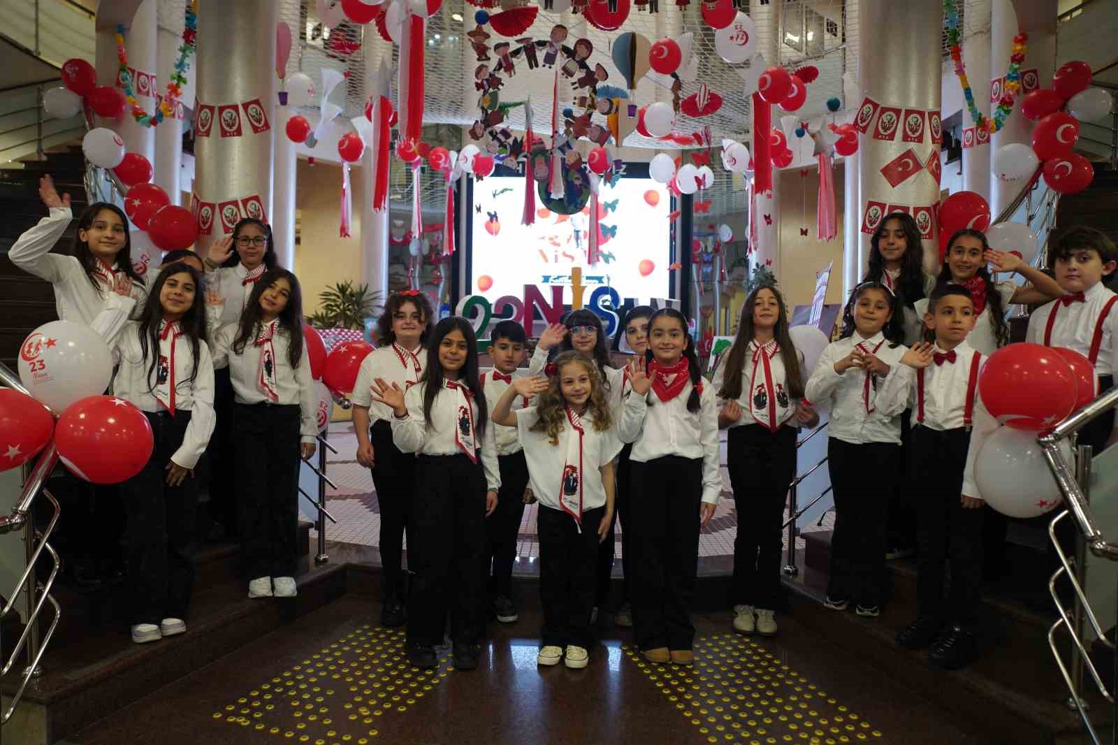 Tuzla Belediye Binasında 23 Nisan coşkusu
