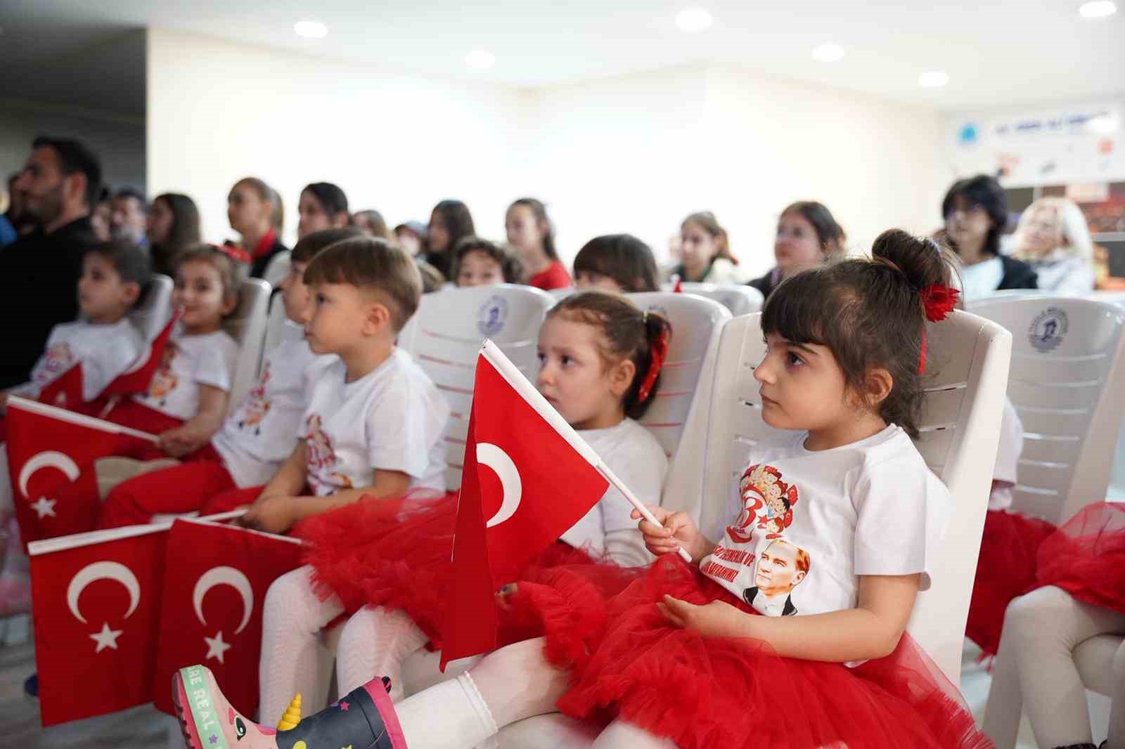 Tuzla Belediye Binasında 23 Nisan coşkusu
