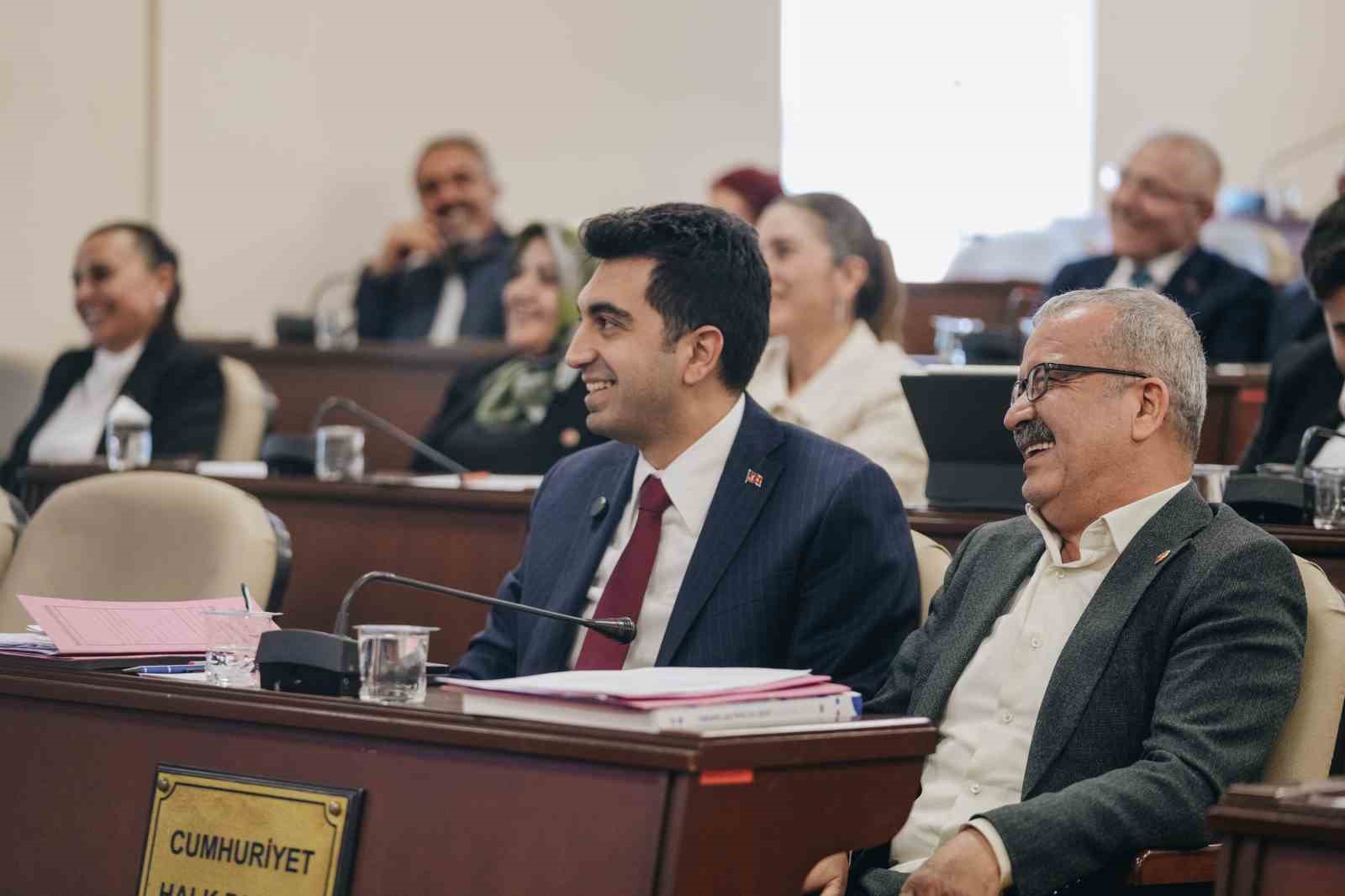 Tuzla Belediyesi 2025 yılı faaliyet raporu oy çokluğuyla kabul edildi
Tuzla Belediyesi 2025 yılı faaliyet raporu oy çokluğuyla kabul edildi