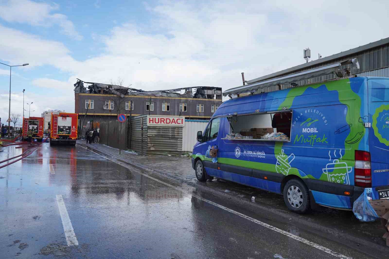 Tuzla Belediyesi’nden yangından etkilenen vatandaşlara destek
