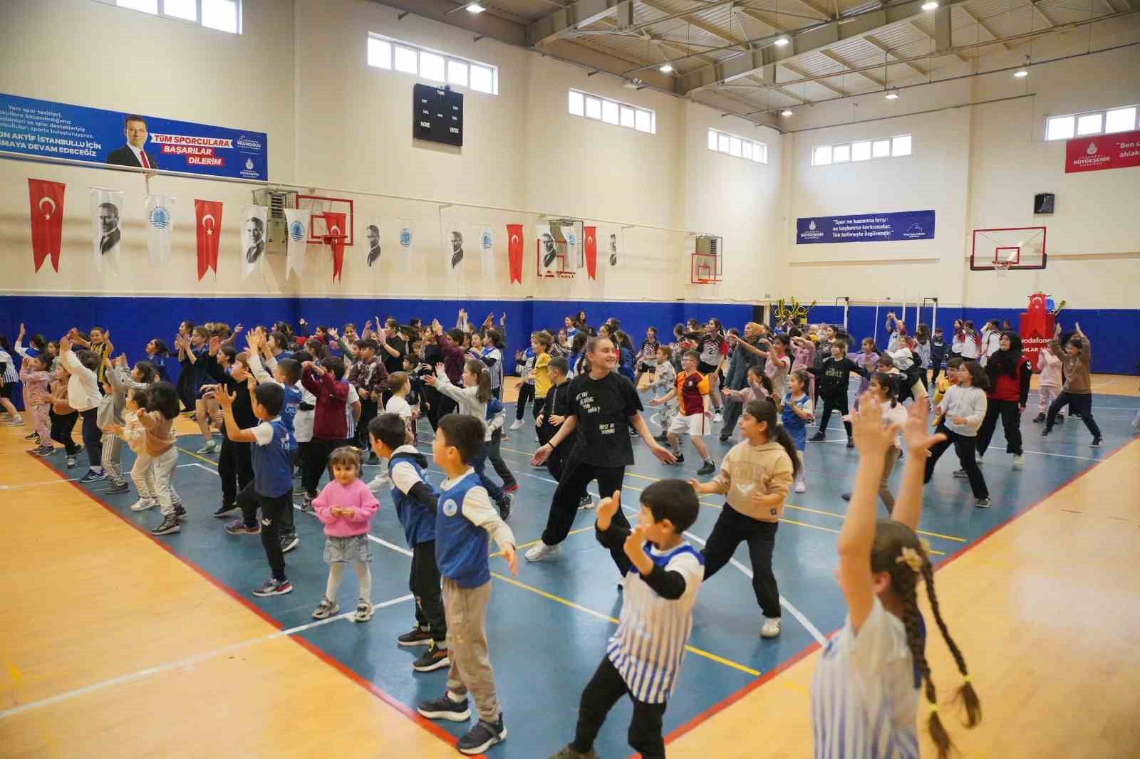 Tuzla’da ara tatil spor şenliği coşkuyla gerçekleşti, kazanan dostluk oldu
Tuzla’da ara tatil spor şenliği coşkuyla gerçekleşti, kazanan dostluk oldu