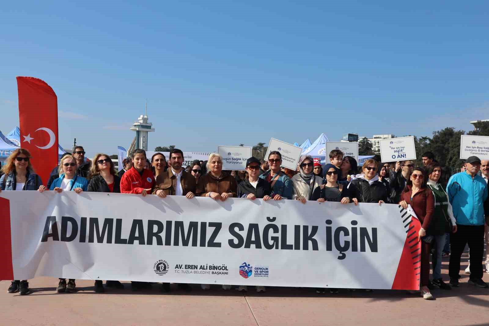 Tuzla’da Dünya Sağlık Haftası’na özel hareketli kutlama: Vatandaşlar hep beraber spor yaptı
Tuzla’da Dünya Sağlık Haftası’na özel hareketli kutlama: Vatandaşlar hep beraber spor yaptı