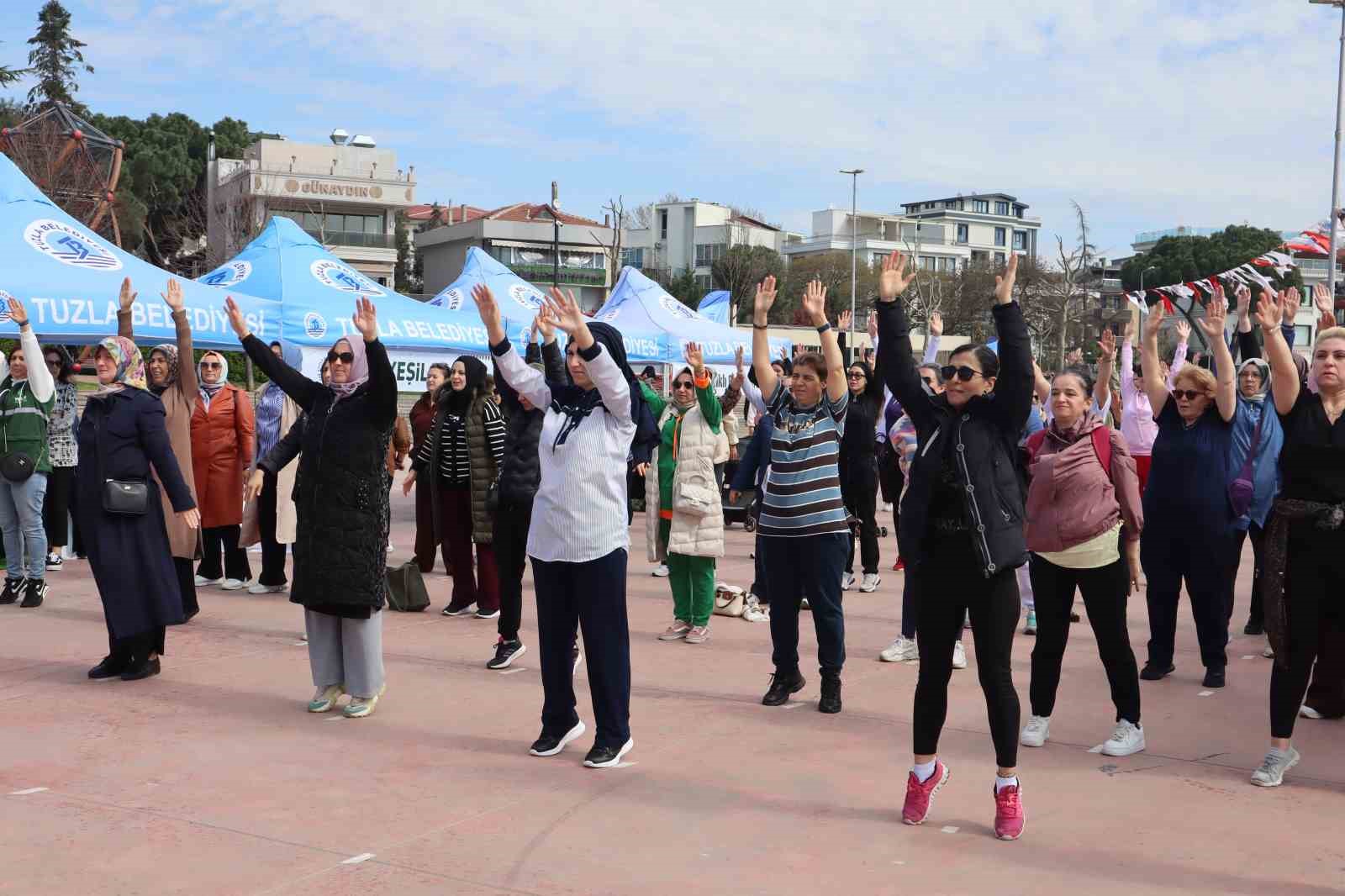 Tuzla’da Dünya Sağlık Haftası’na özel hareketli kutlama: Vatandaşlar hep beraber spor yaptı
Tuzla’da Dünya Sağlık Haftası’na özel hareketli kutlama: Vatandaşlar hep beraber spor yaptı