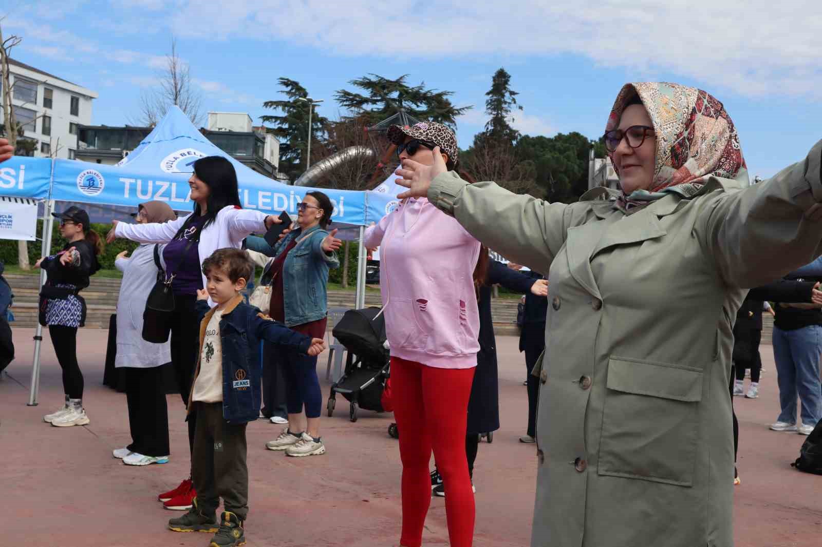 Tuzla’da Dünya Sağlık Haftası’na özel hareketli kutlama: Vatandaşlar hep beraber spor yaptı
Tuzla’da Dünya Sağlık Haftası’na özel hareketli kutlama: Vatandaşlar hep beraber spor yaptı