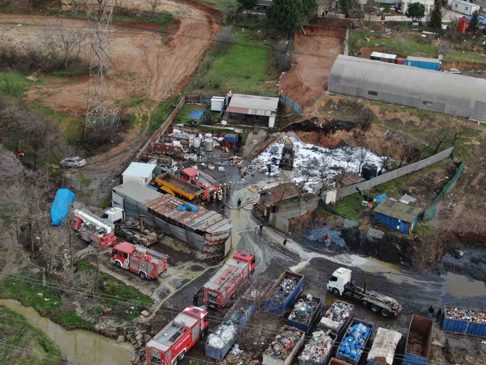 Tuzla’da geri dönüşüm deposunda yangın
