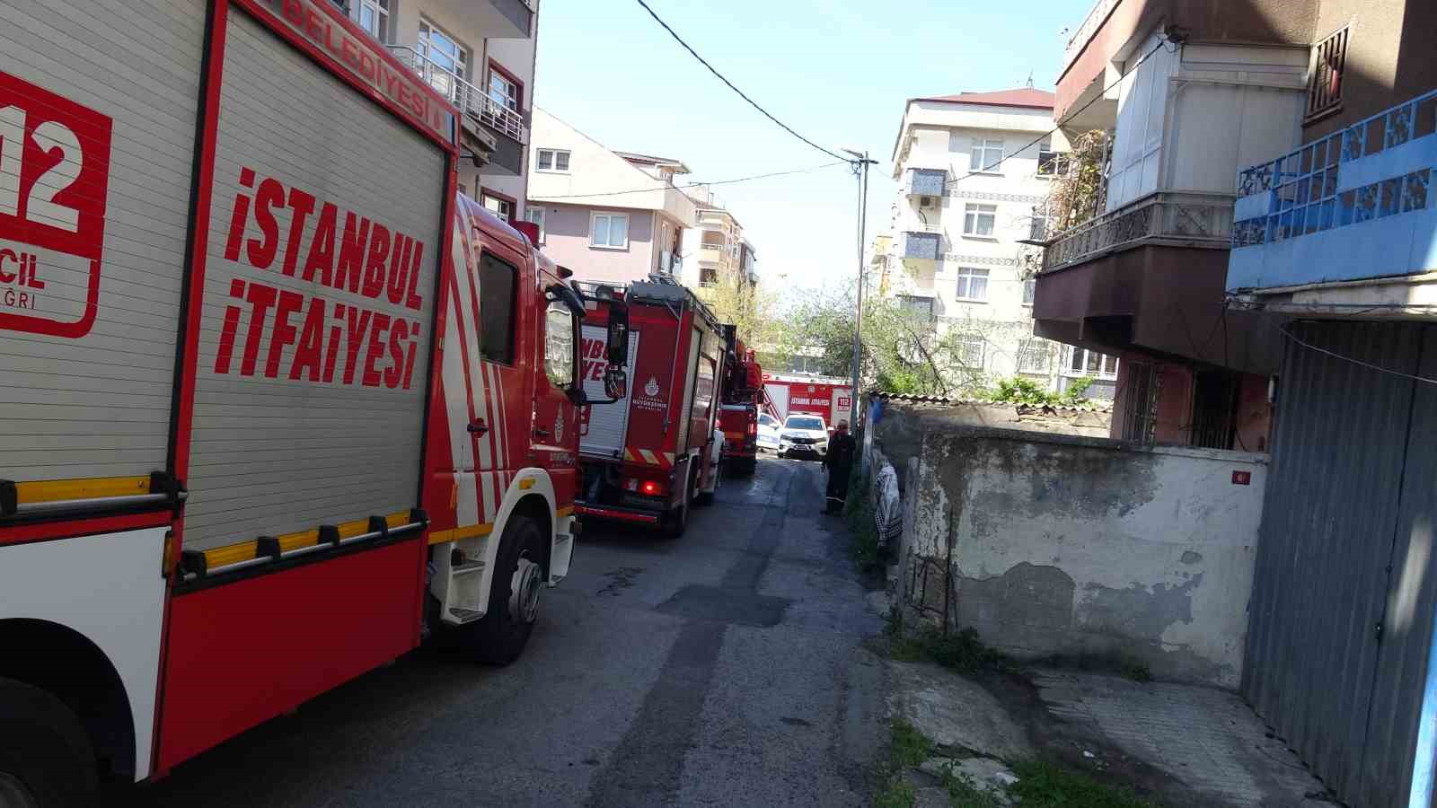 Tuzla’da giriş katında yangın paniği: Ev kullanılamaz hale geldi
