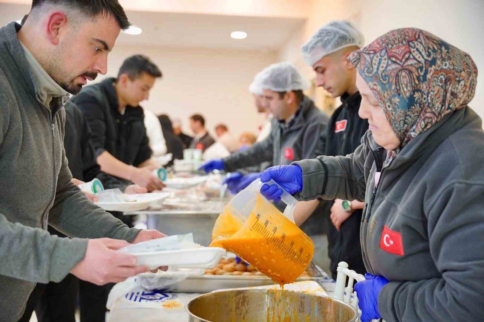 Tuzla’da ilk iftar yapıldı

