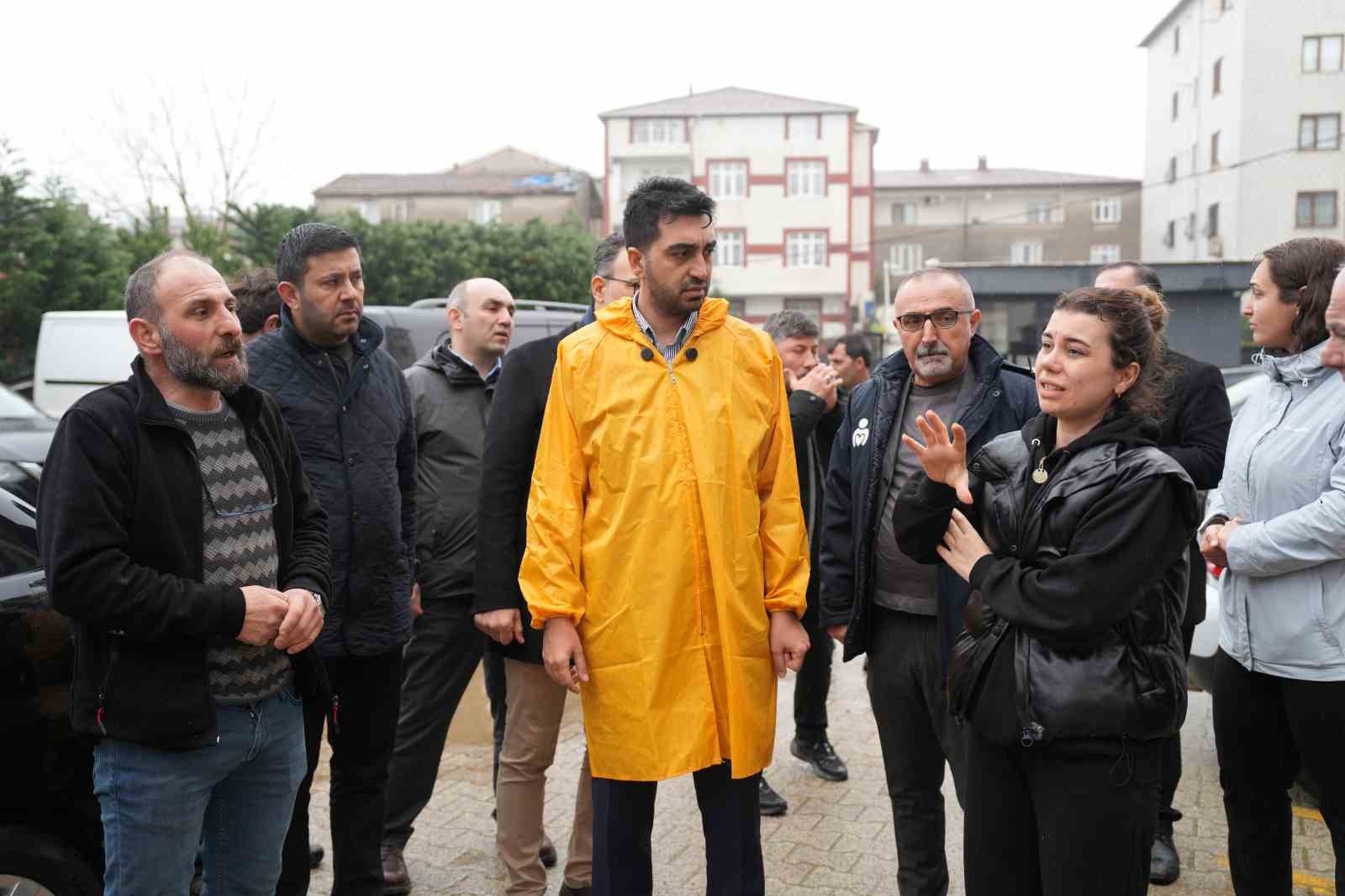 Tuzla’da sağanak sonrası yaralar sarıldı: Yağıştan etkilenen vatandaşların mağduriyeti giderildi
Tuzla’da sağanak sonrası yaralar sarıldı: Yağıştan etkilenen vatandaşların mağduriyeti giderildi