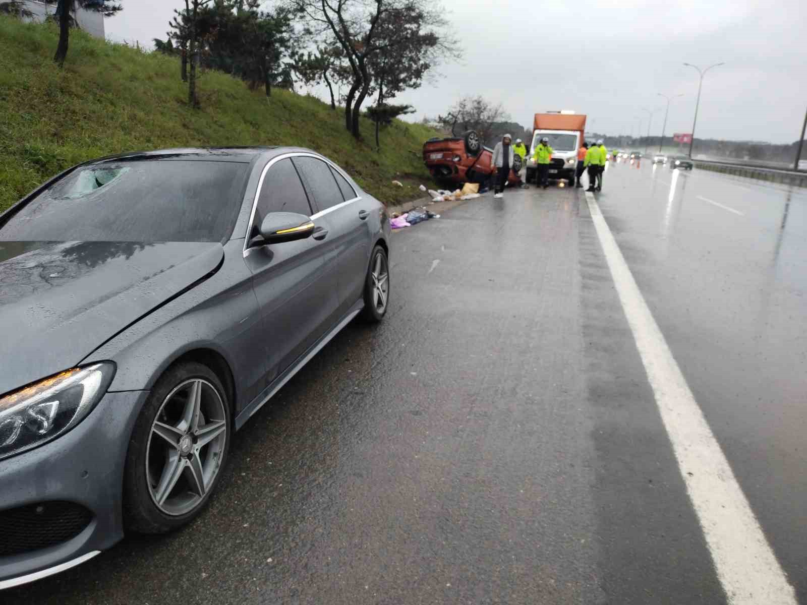 Tuzla’da takla atan otomobile başka bir araç çarptı: 2’si çocuk 7 kişi yaralandı
