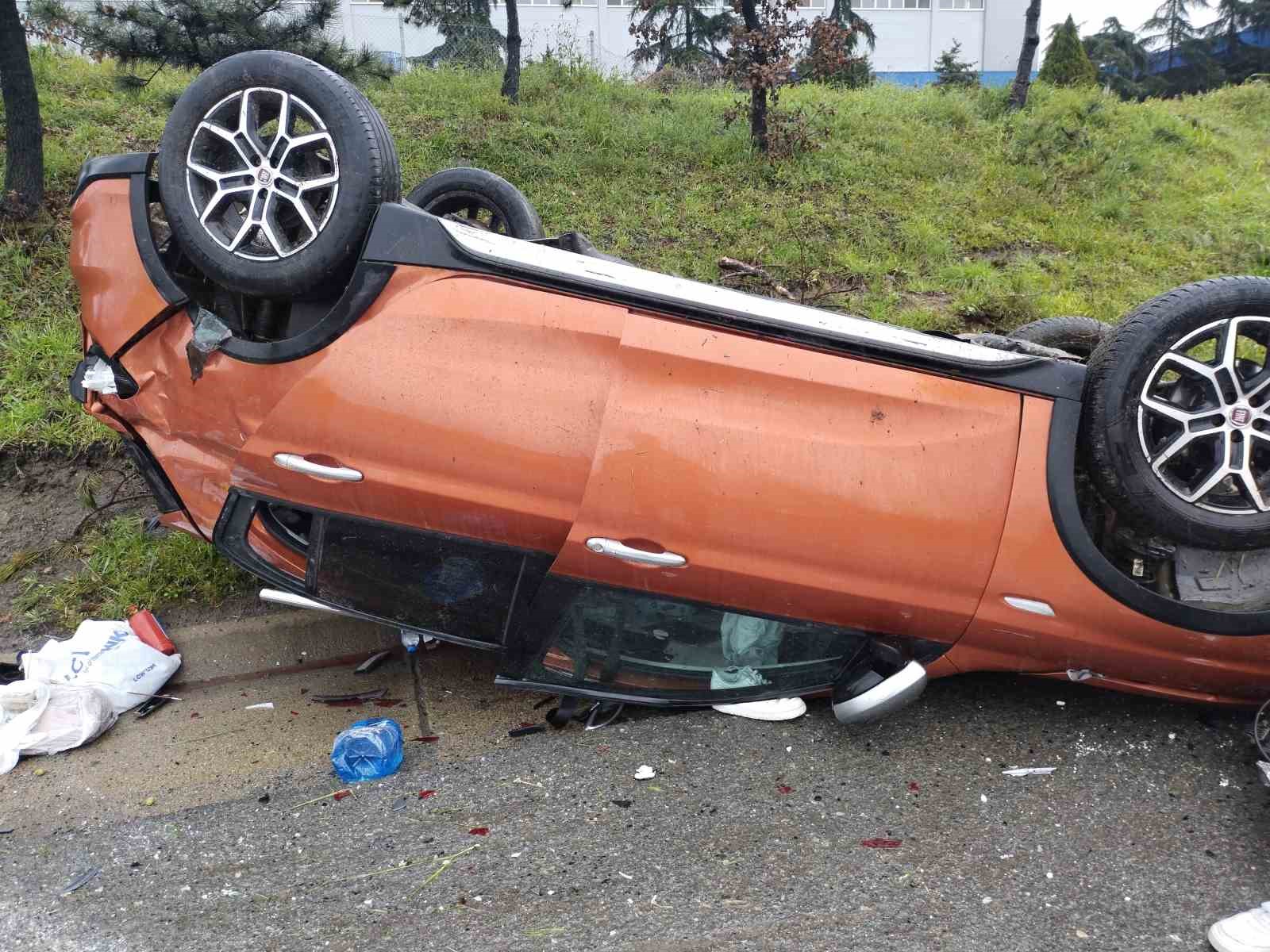 Tuzla’da takla atan otomobile başka bir araç çarptı: 2’si çocuk 7 kişi yaralandı
