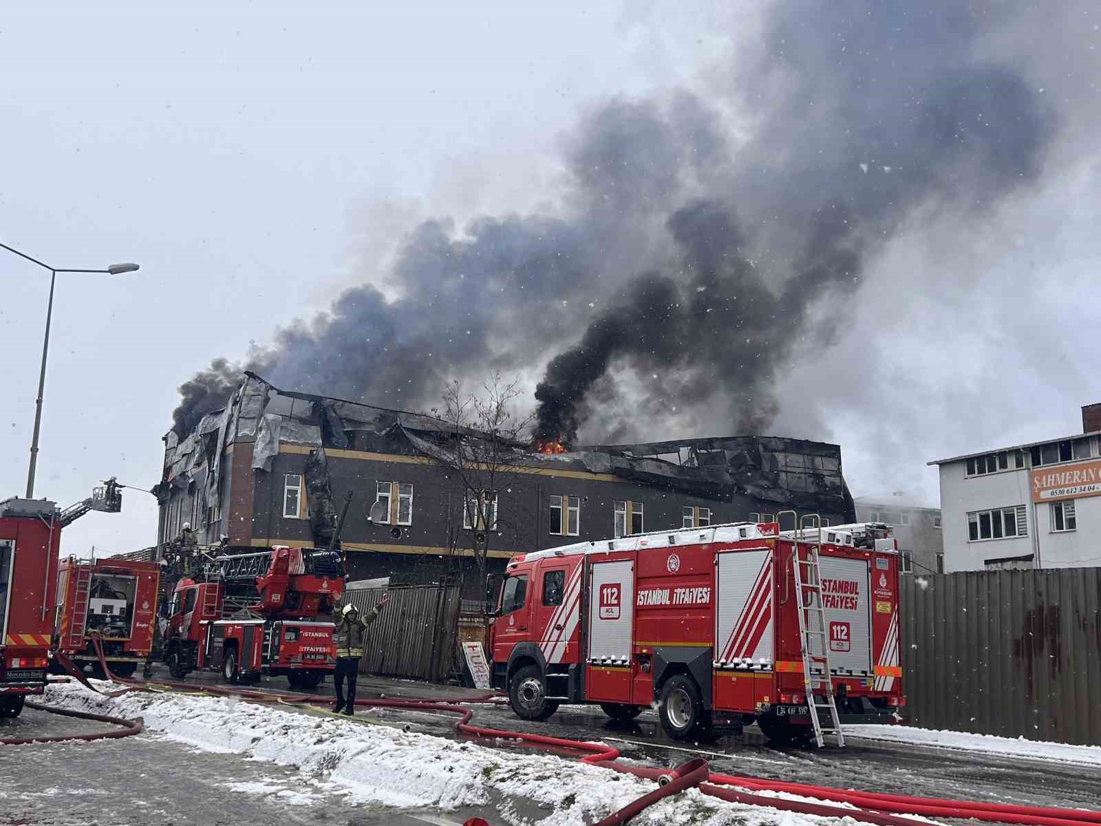 Tuzla’daki çakmak fabrikasında çıkan yangın kontrol altına alındı
