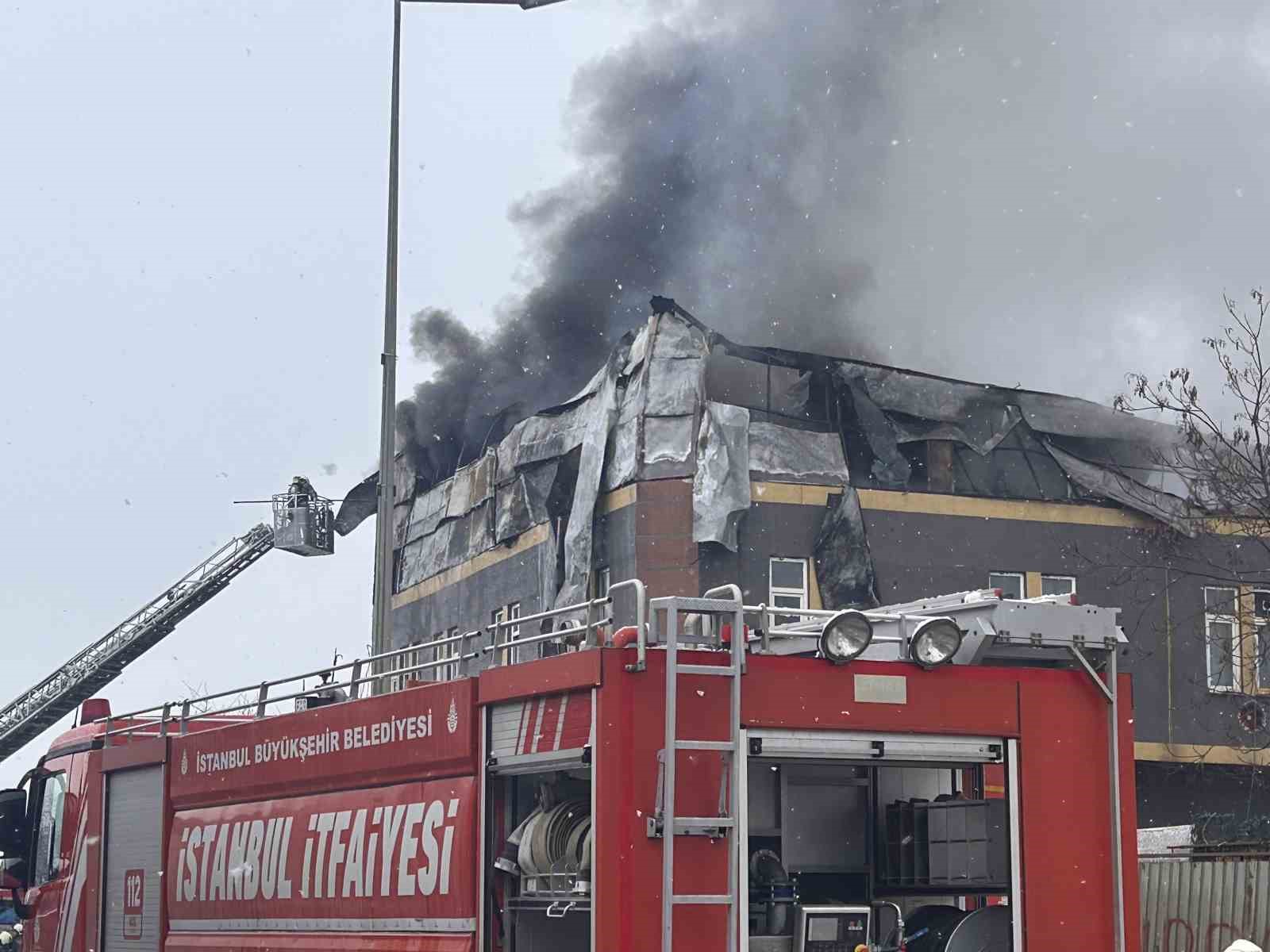 Tuzla’daki çakmak fabrikasında çıkan yangın kontrol altına alındı
