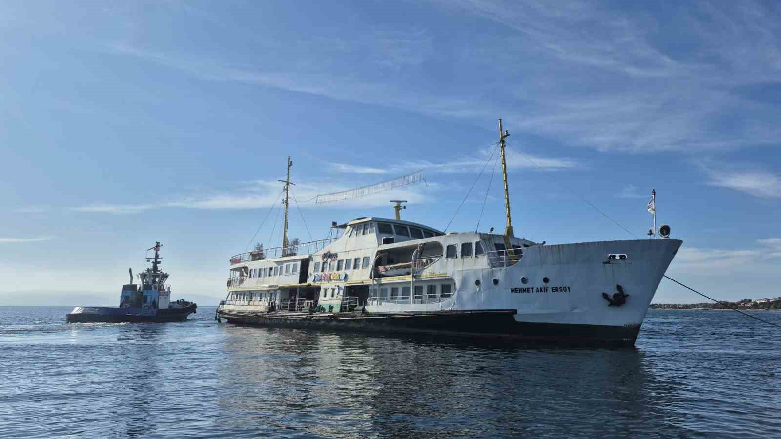 Tuzla’daki Mehmet Akif Ersoy vapuru yeniden İstanbul’a hizmet edecek
Tuzla’daki Mehmet Akif Ersoy vapuru yeniden İstanbul’a hizmet edecek