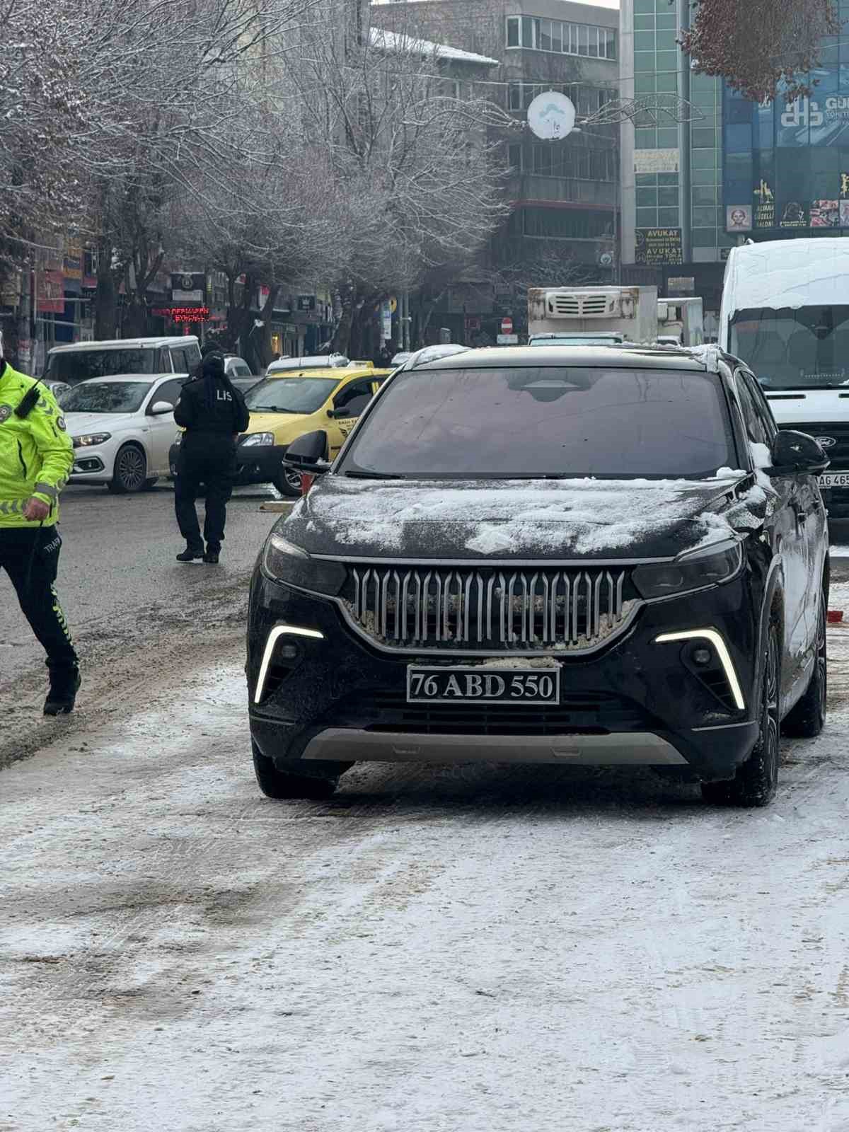 Tuzluca Belediye Başkanı’nın ABD plakalı aracı Iğdır’da tartışmaya neden oldu
