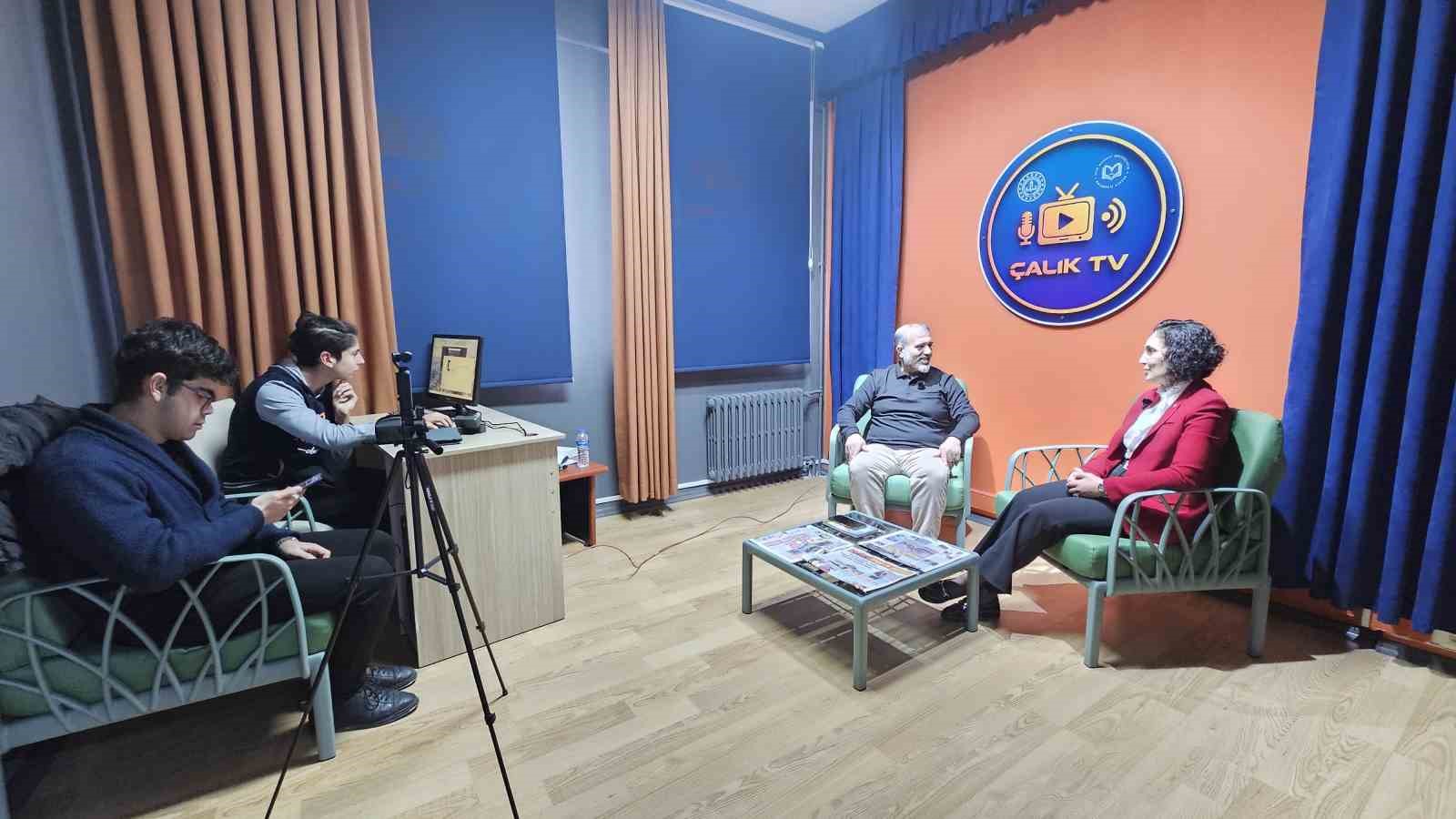 TV kanalı değil, okul
TV kanalı değil, okul