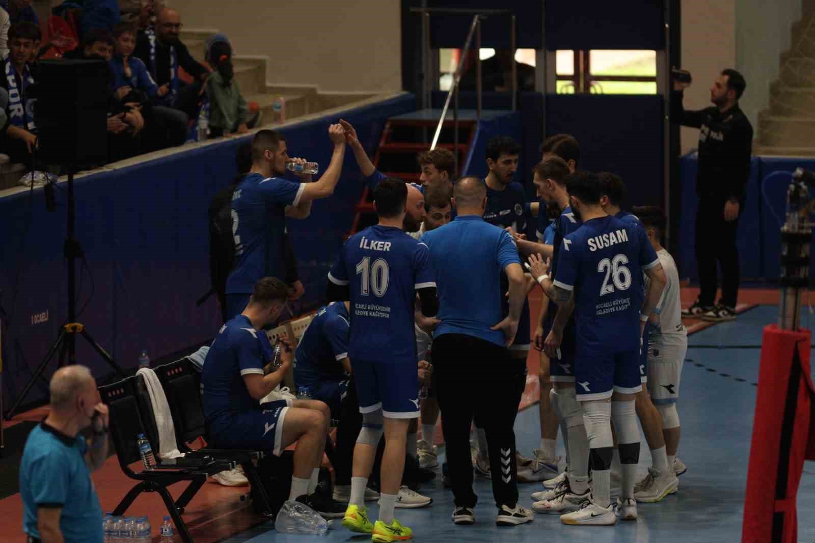 TVF Erkekler Voleybol 1. Ligi Yarı Finali: Kocaeli Büyükşehir Belediye Kağıtspor: 4 - Arkasspor: 1
