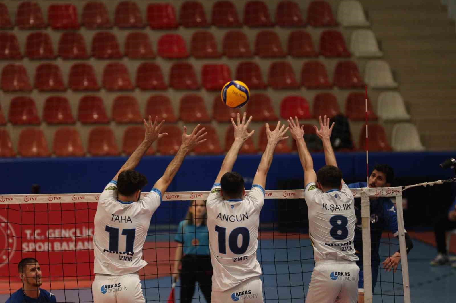TVF Erkekler Voleybol 1. Ligi Yarı Finali: Kocaeli Büyükşehir Belediye Kağıtspor: 4 - Arkasspor: 1
