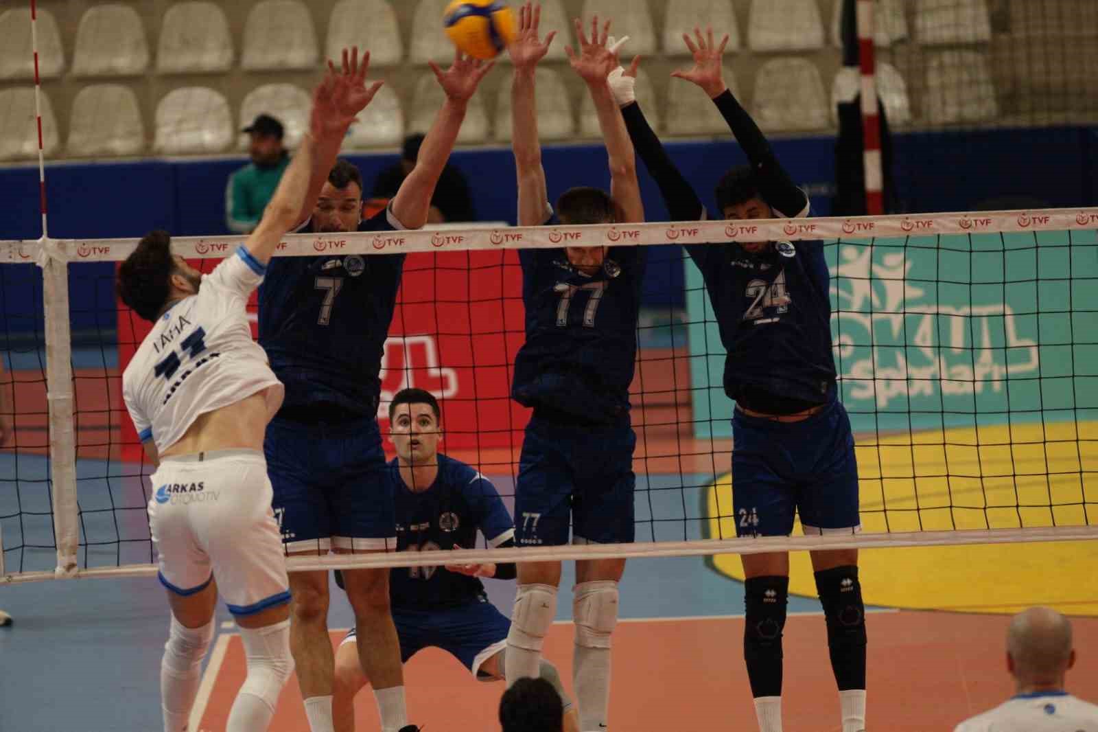 TVF Erkekler Voleybol 1. Ligi Yarı Finali: Kocaeli Büyükşehir Belediye Kağıtspor: 4 - Arkasspor: 1
