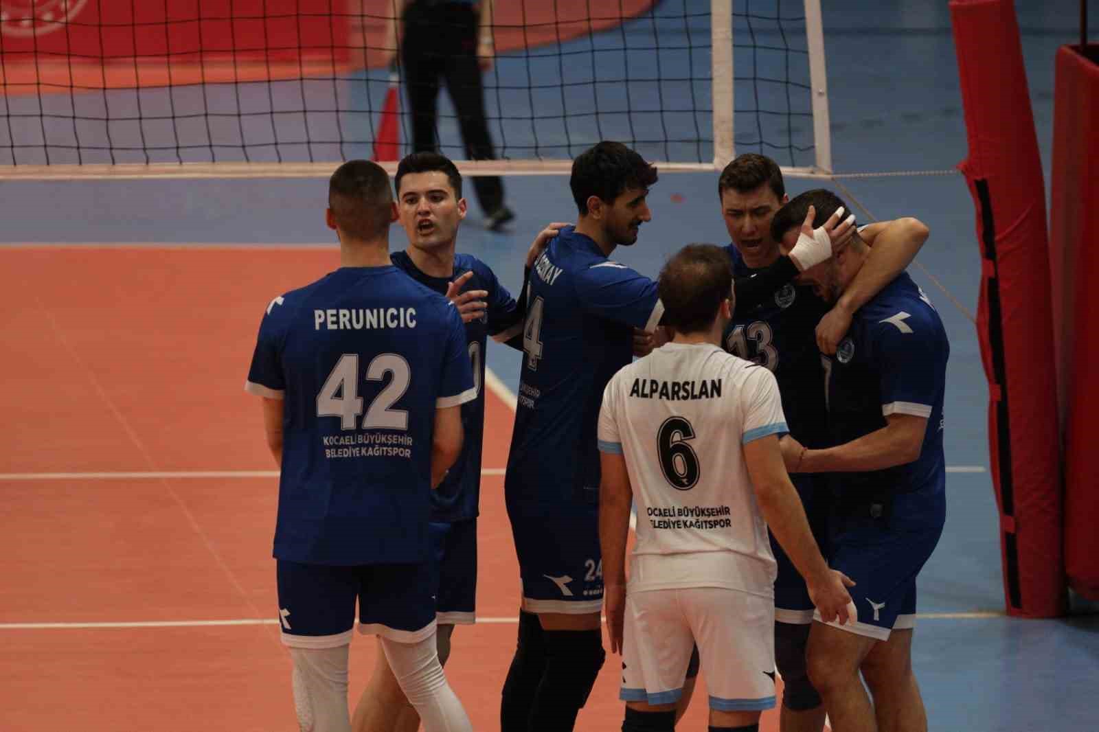 TVF Erkekler Voleybol 1. Ligi Yarı Finali: Kocaeli Büyükşehir Belediye Kağıtspor: 4 - Arkasspor: 1
