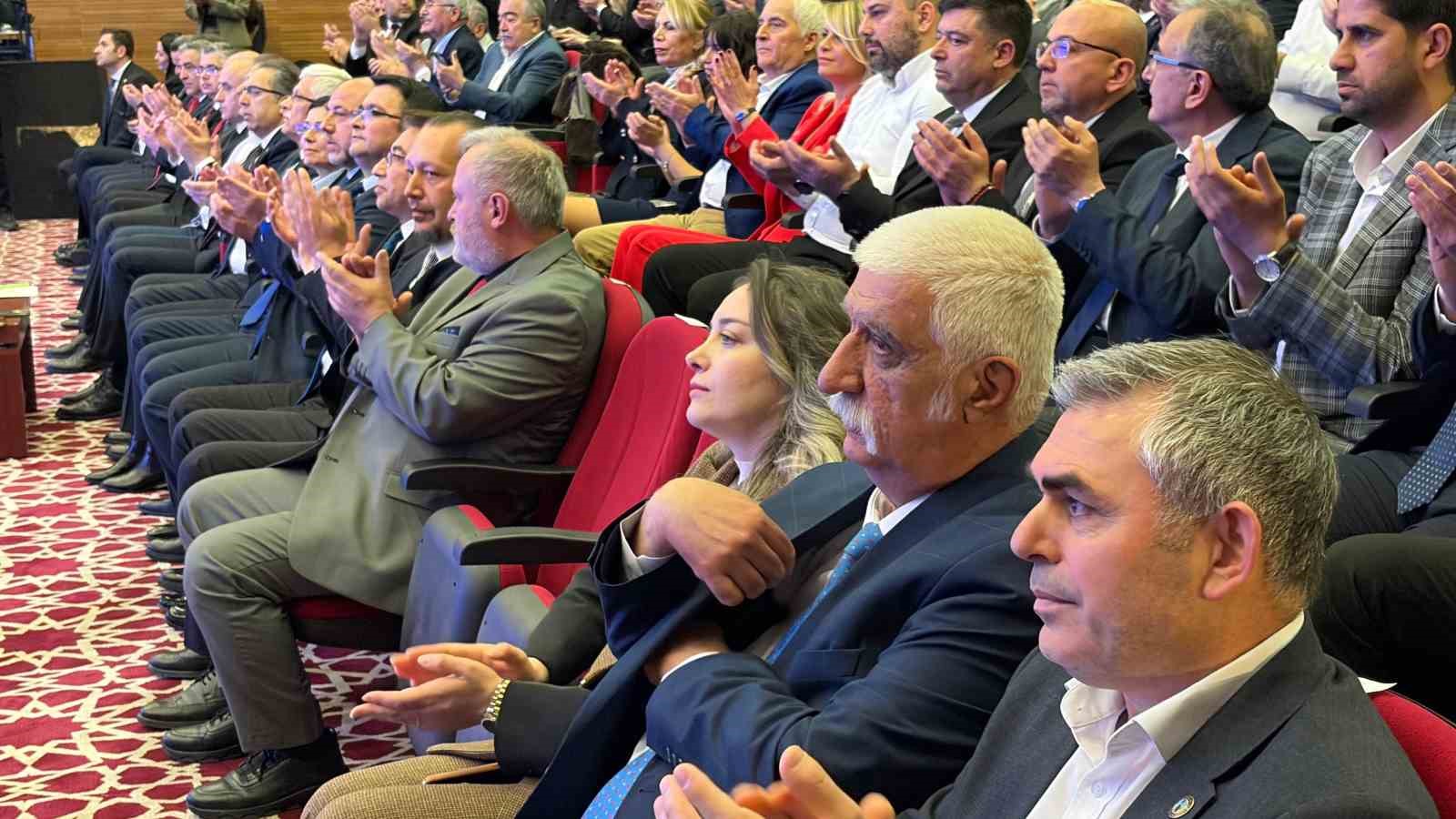 TVHB Başkanı Eroğlu: "Sağlıklı toplum hedefini gerçekleştirmek için mutlaka veteriner hekimlik hizmetlerine ihtiyaç var"
