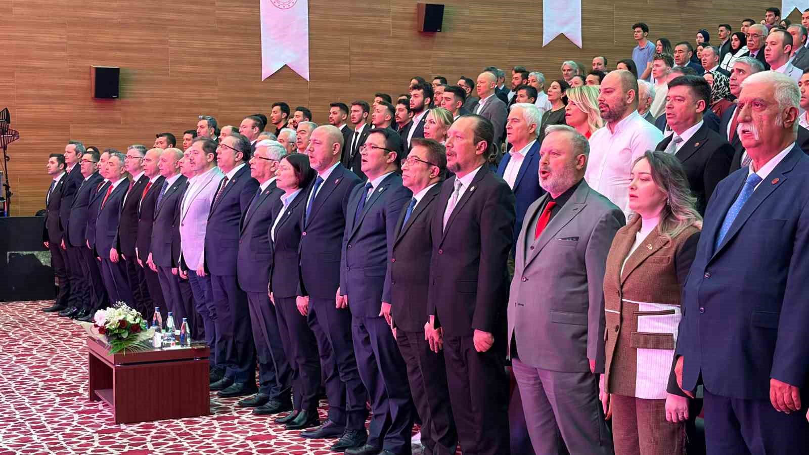 TVHB Başkanı Eroğlu: "Sağlıklı toplum hedefini gerçekleştirmek için mutlaka veteriner hekimlik hizmetlerine ihtiyaç var"
