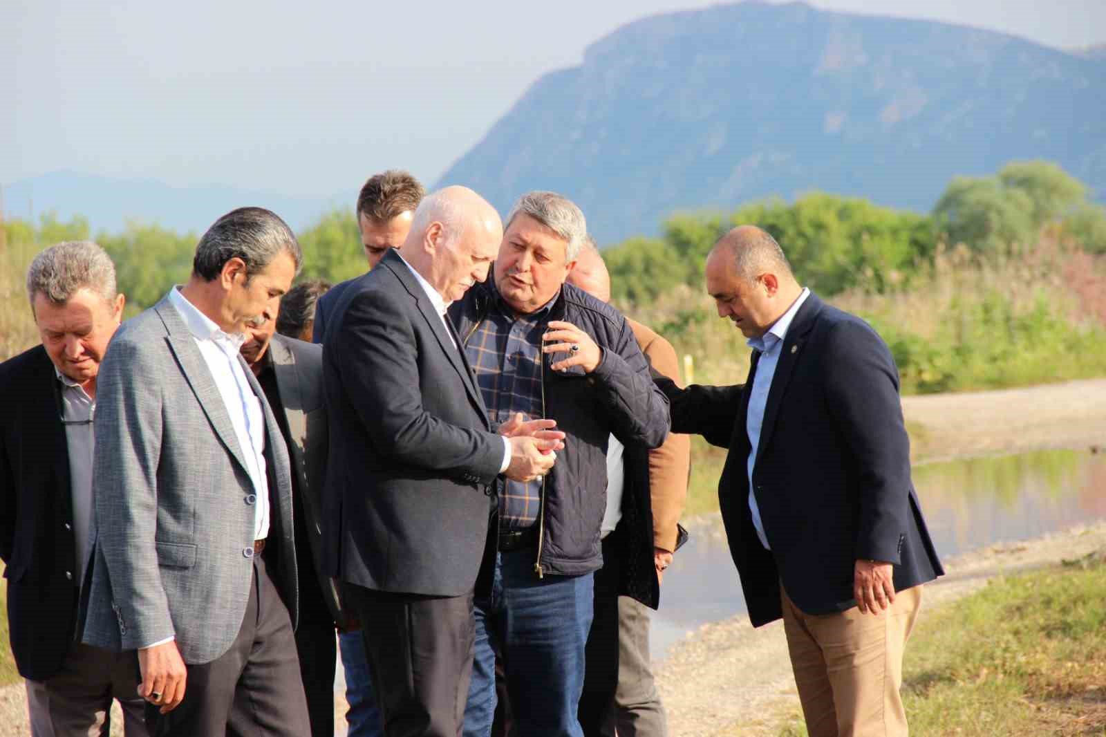 TZOB Genel Başkanı Bayraktar, Manisa’da su altında kalan tarım arazilerini inceledi, destek çağrısı yaptı
