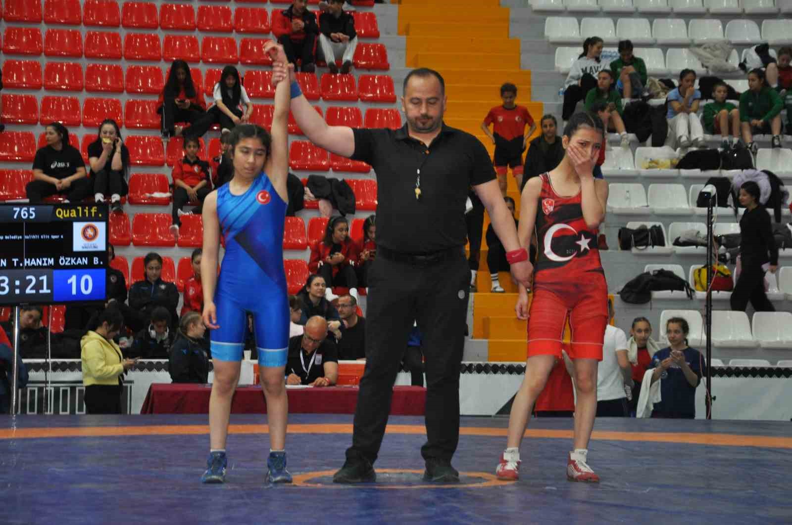 U15 Türkiye Güreş Şampiyonası Kars’ta devam ediyor
