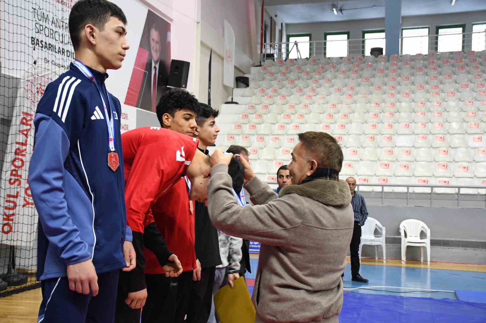 U17 Güreş Grup Müsabakaları, Yozgat’ta tamamlandı
