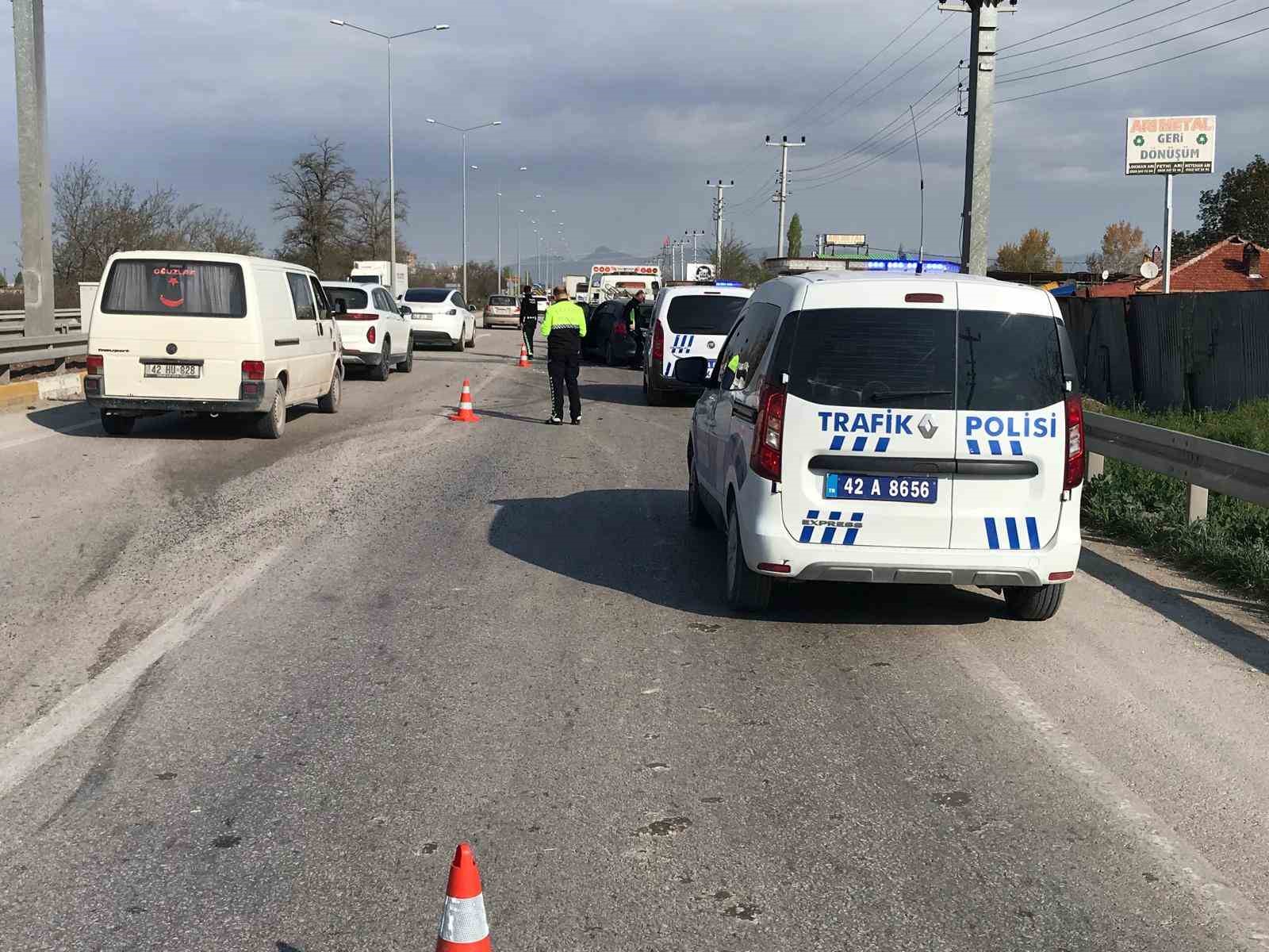 Üç aracın karıştığı kazada 3 yaralı
