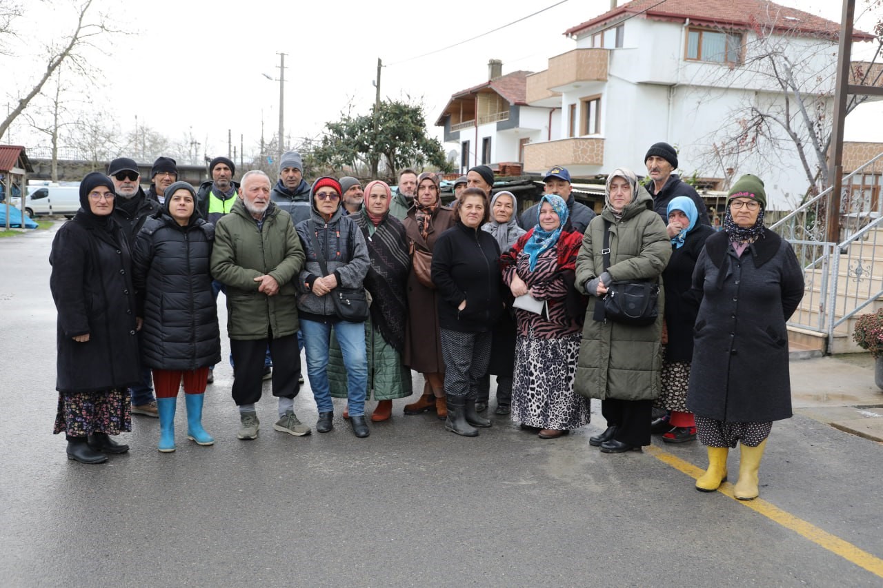 Üç günlük yağmur felakete döndü: Sakarya Karasu’da mahalle su altında kaldı
Üç günlük yağmur felakete döndü: Sakarya Karasu’da mahalle su altında kaldı