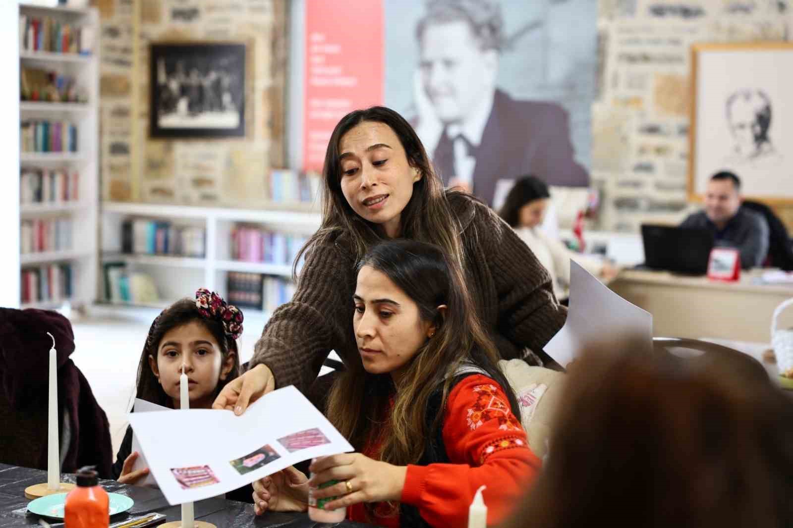 Üç kuşak mum boyama atölyesinde buluştu
Üç kuşak mum boyama atölyesinde buluştu