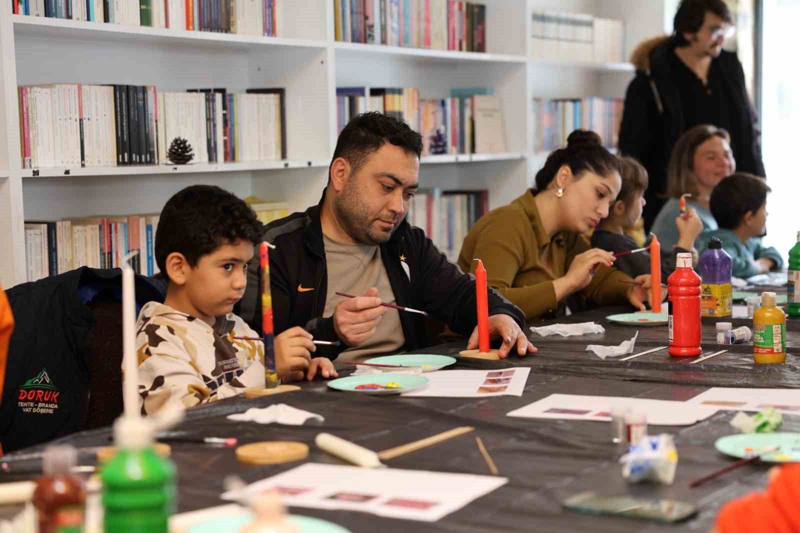 Üç kuşak mum boyama atölyesinde buluştu
Üç kuşak mum boyama atölyesinde buluştu