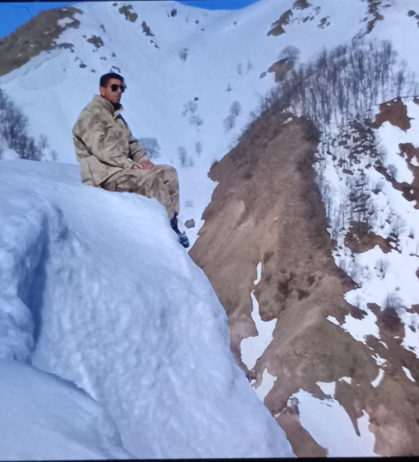 Uçuruma düşen güvenlik korucusu hayatını kaybetti
