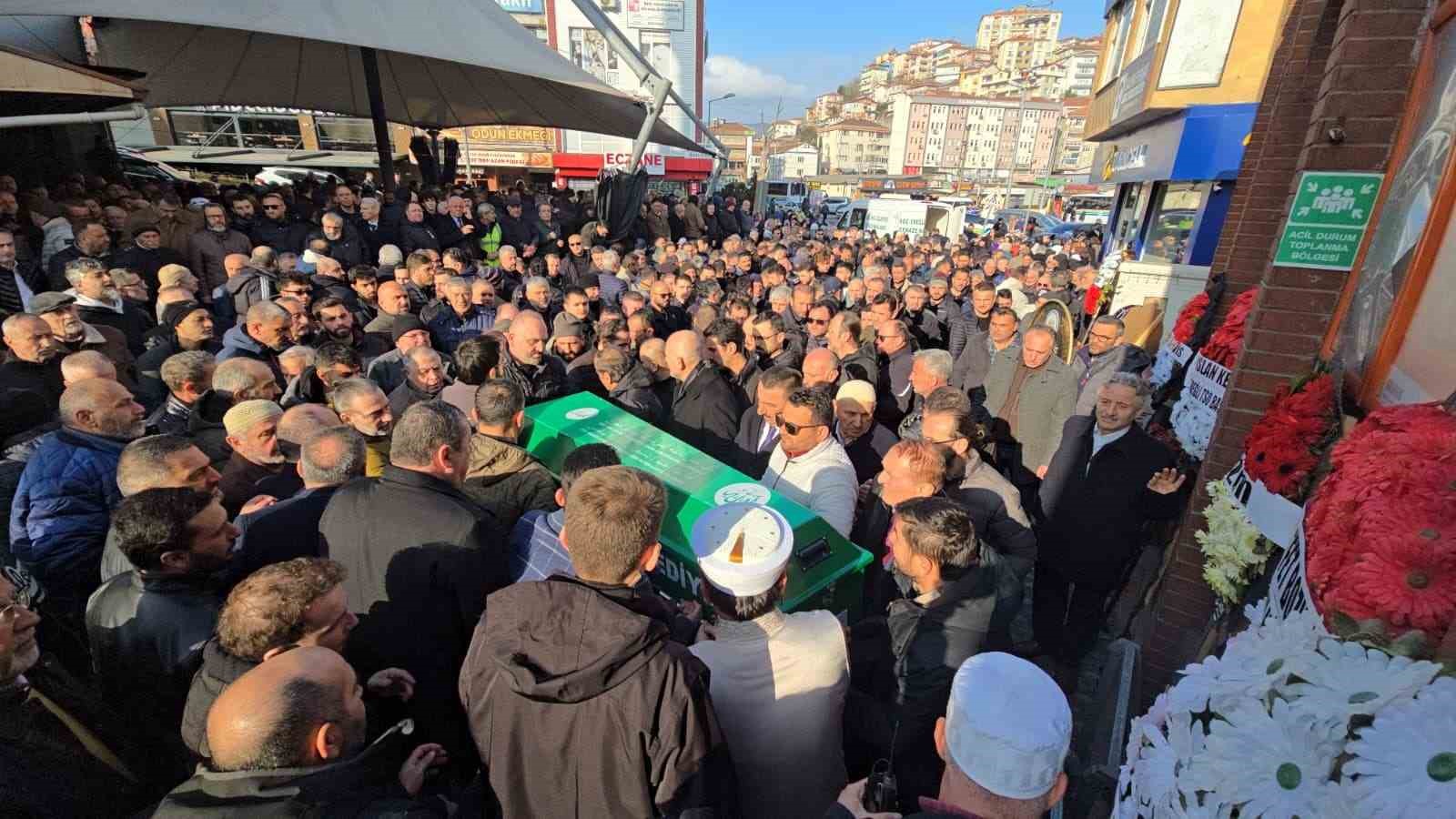 Uçurumdan yuvarlanarak hayatını kaybeden iş adamı toprağa verildi
