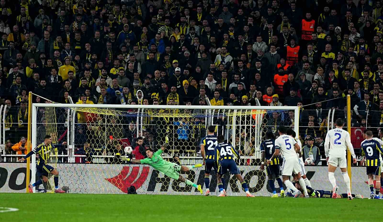 UEFA Avrupa Ligi: Fenerbahçe: 0 - Aston Villa: 1 (İlk yarı)
