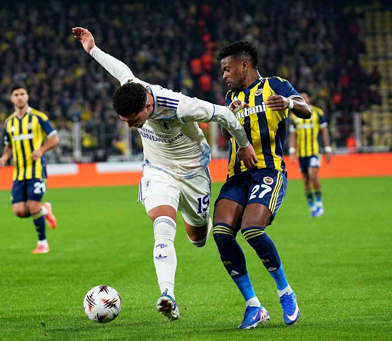 UEFA Avrupa Ligi: Fenerbahçe: 0 - Aston Villa: 1 (İlk yarı)
