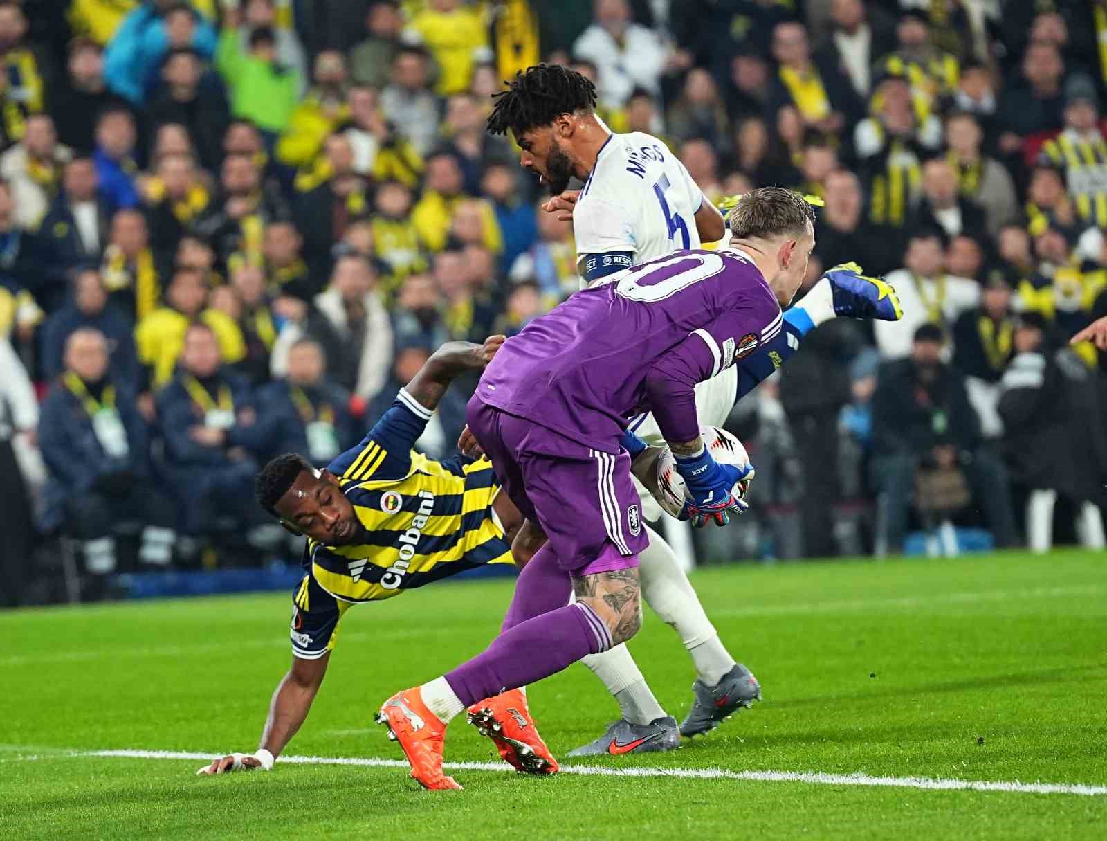 UEFA Avrupa Ligi: Fenerbahçe: 0 - Aston Villa: 1 (İlk yarı)
