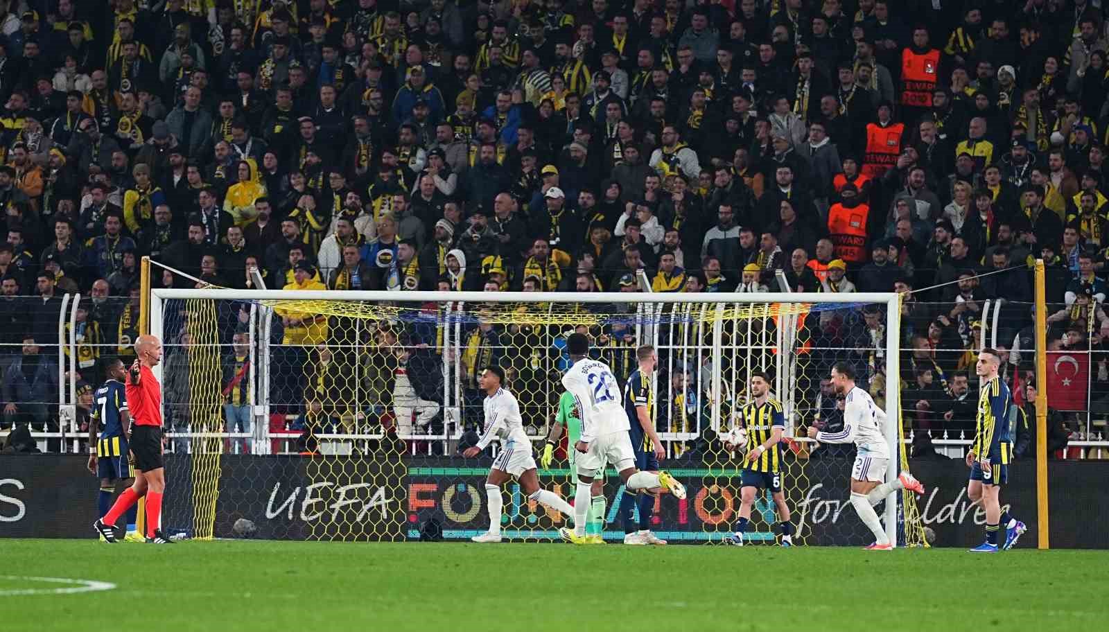 UEFA Avrupa Ligi: Fenerbahçe: 0 - Aston Villa: 1 (İlk yarı)
